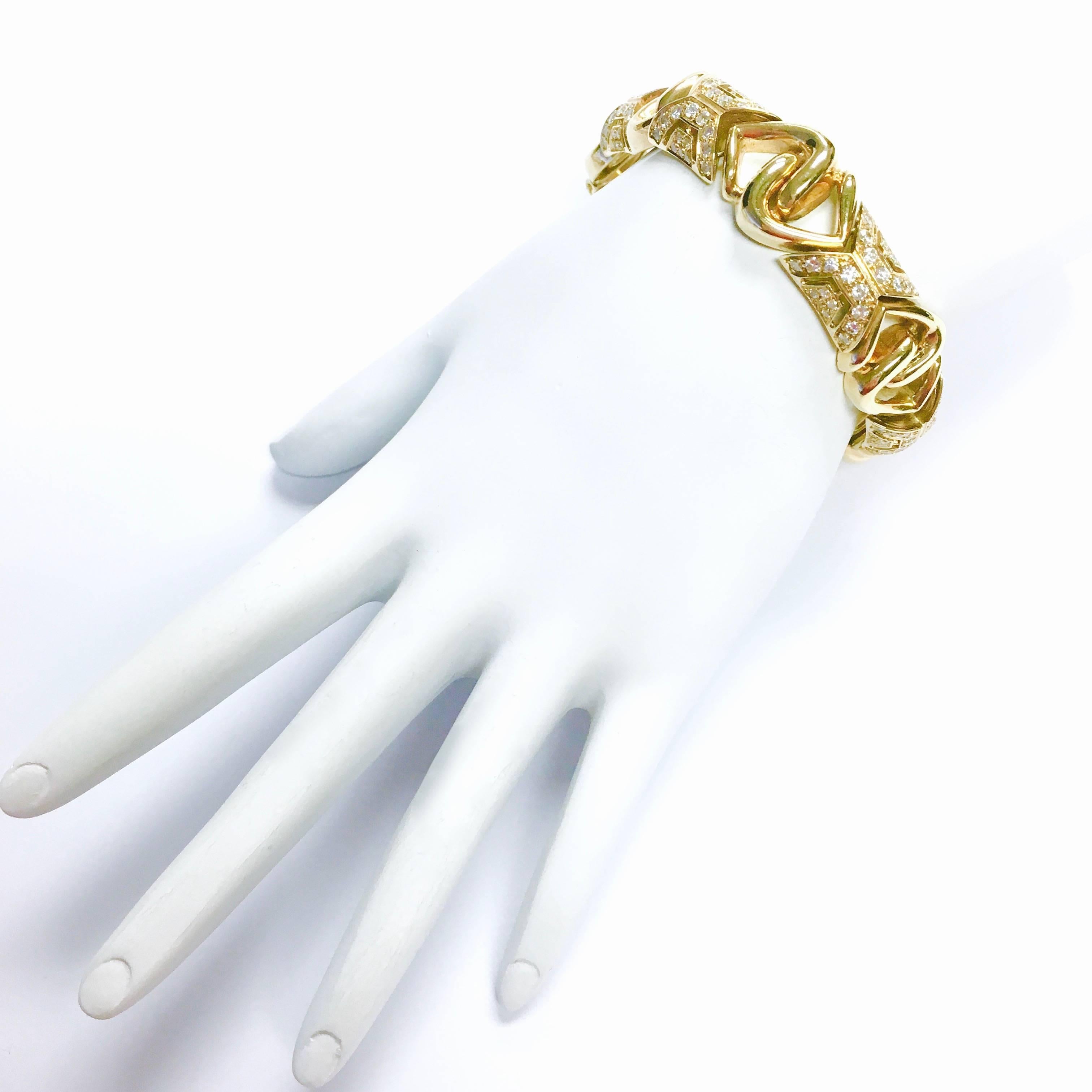 Women's or Men's Elegant 5 Carats of Diamonds Yellow Gold Bracelet