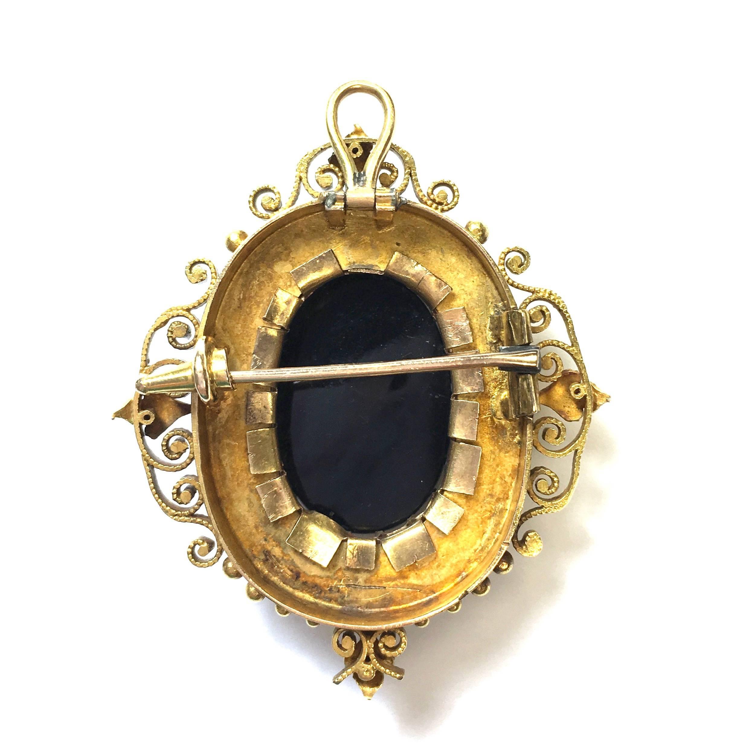 14K Yellow gold Victorian onyx cameo pendant/brooch and earrings set. The frames of the brooch and the earrings are decorated with scroll work and gold beads. The earrings have the original clip-on backings.
The pendant brooch measures: 2 1/16