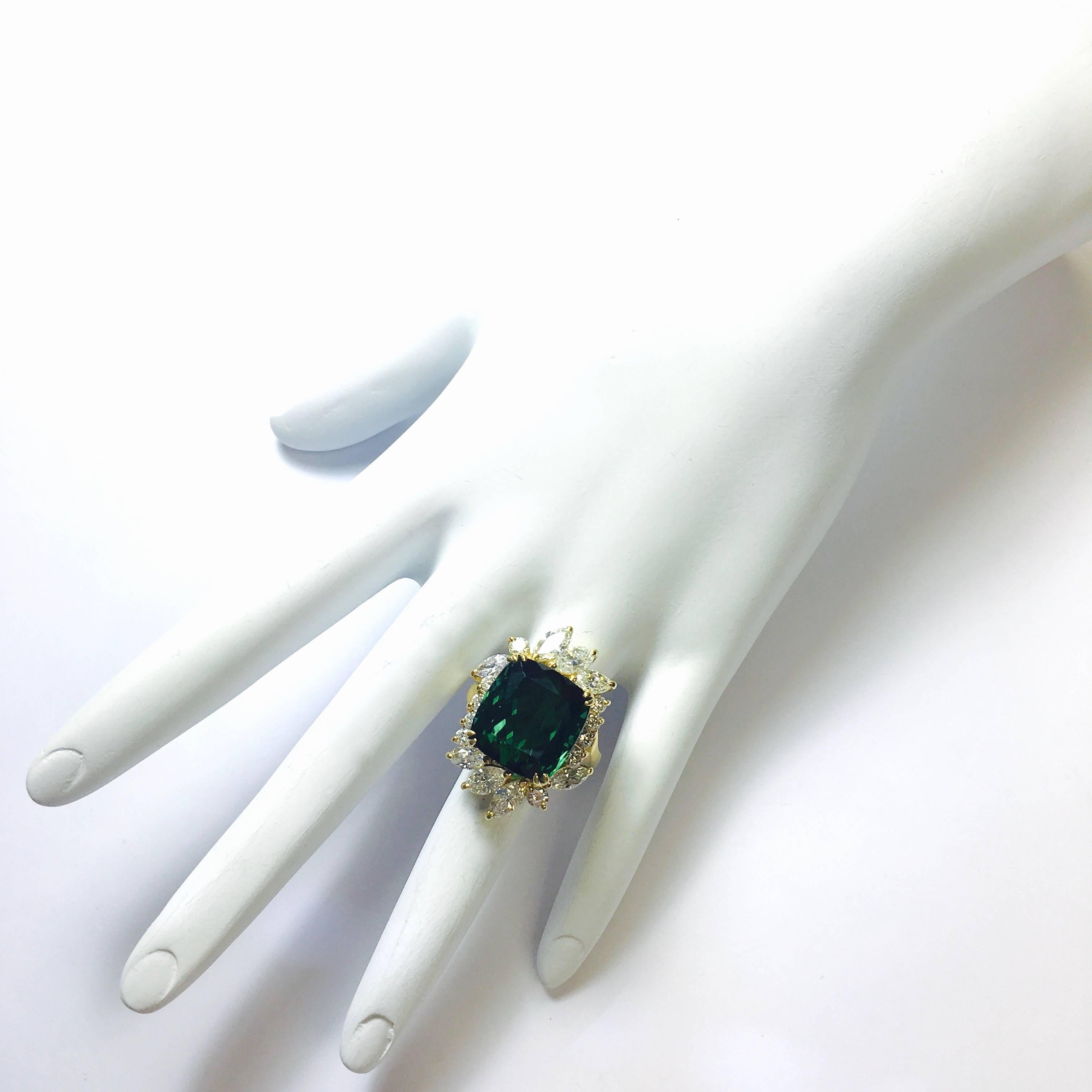 14.02 Carat Green Tourmaline 2.83 Carat of Diamonds Large Gold Cocktail Ring In Excellent Condition In Agoura Hills, CA