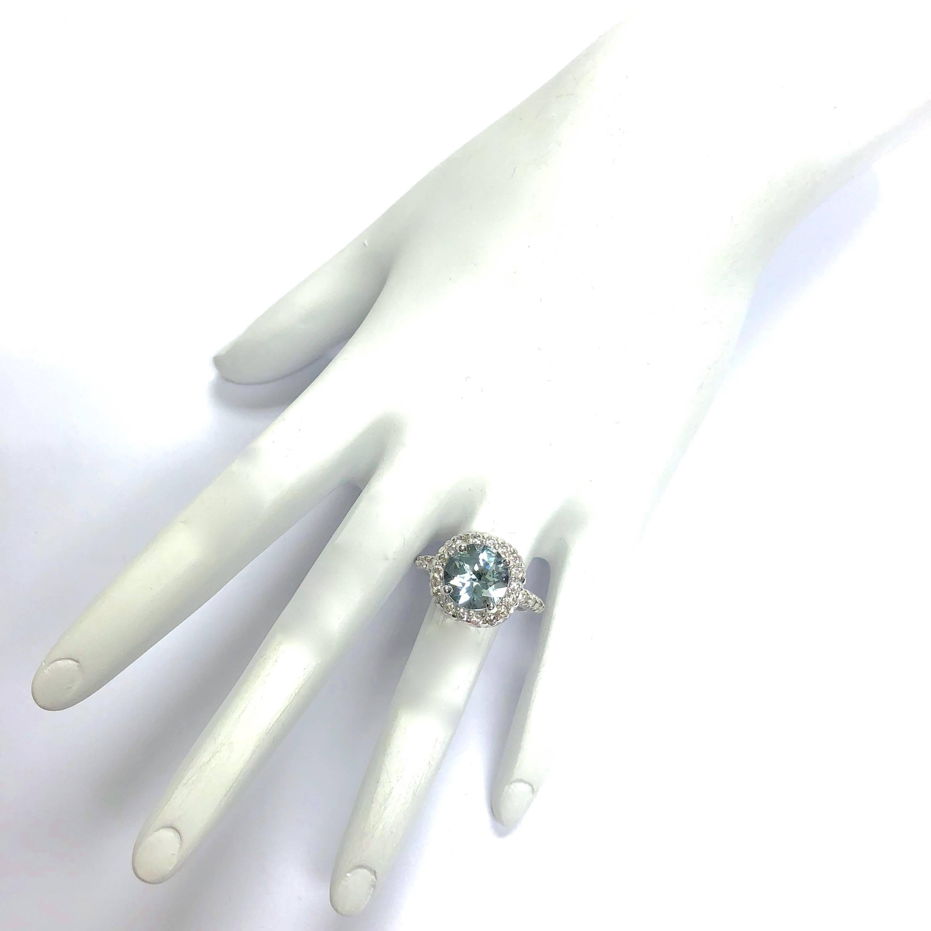 Aquamarine and Diamond White Gold Ring In Excellent Condition In Agoura Hills, CA