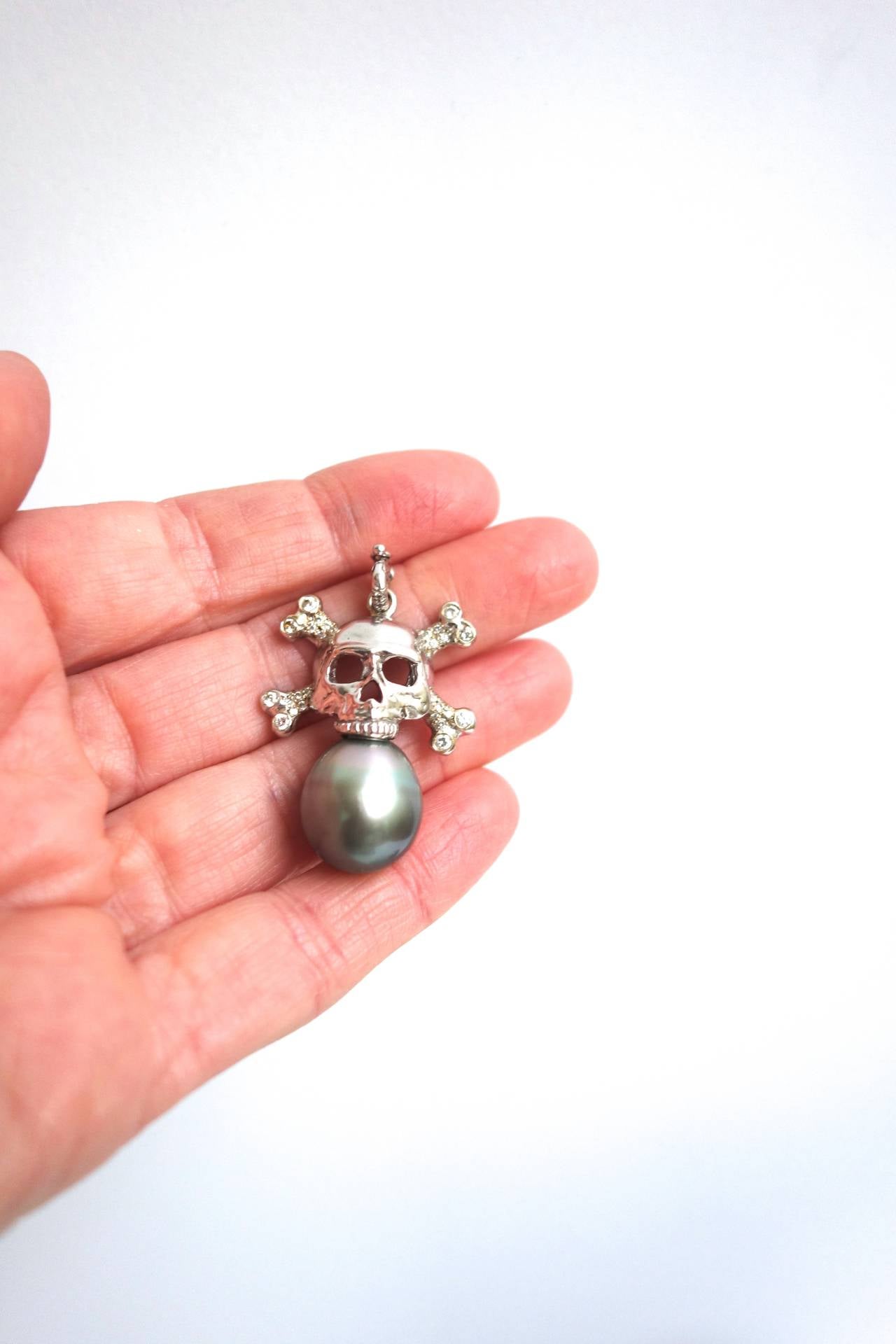 skull pearl necklace