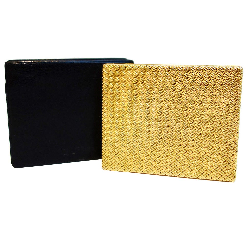 Van Cleef and Arpels Gold Compact Powder Box For Sale at 1stDibs van