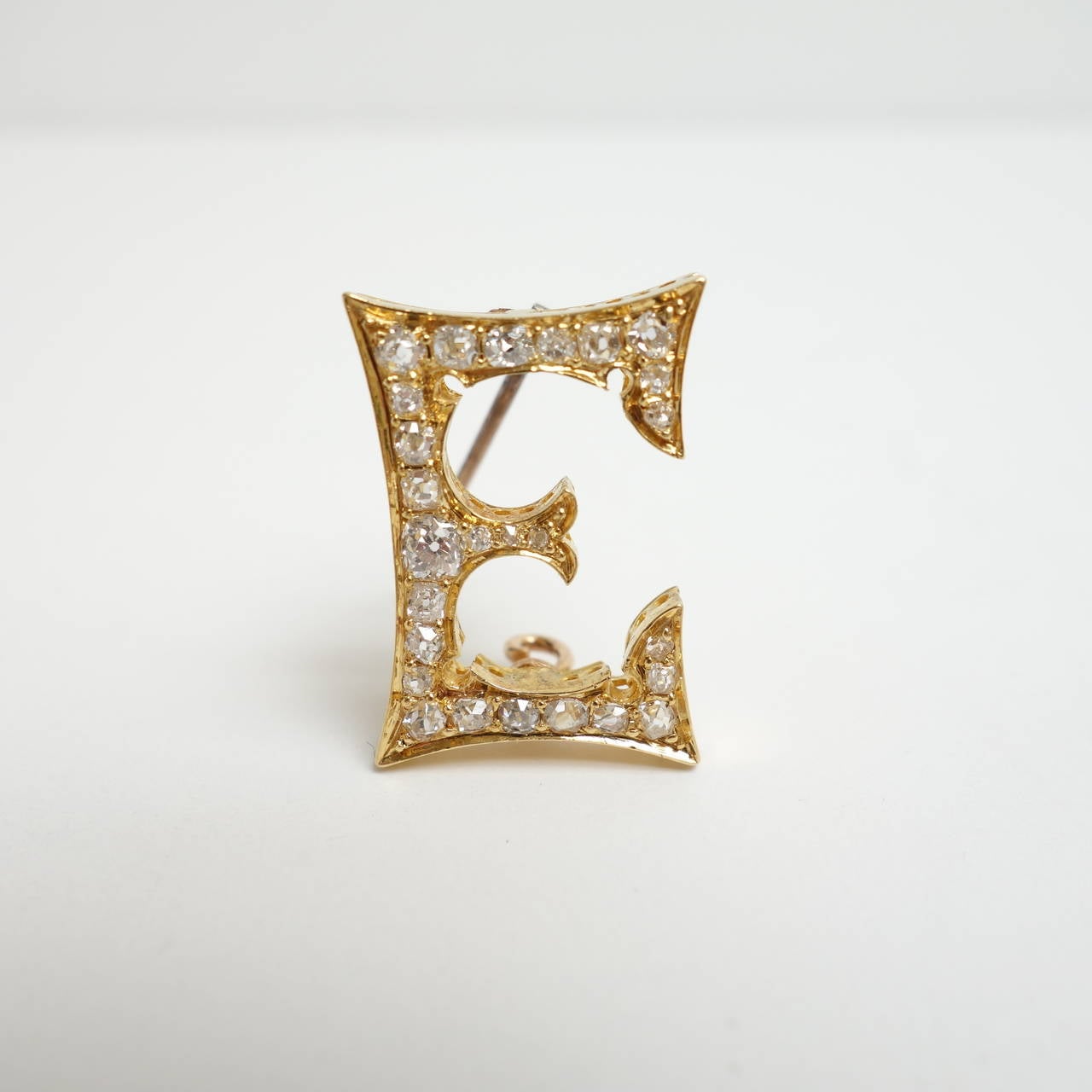 Gorgeous Victorian Diamond and Yellow Gold Initial E Pin crafted in 14K yellow gold, set with twenty-six old mine cut diamonds, approx. total weight of 1.00 ct.
Clarity: VS1-VS2, Color: H-I. The pin on the back is screwed on, and can be easily