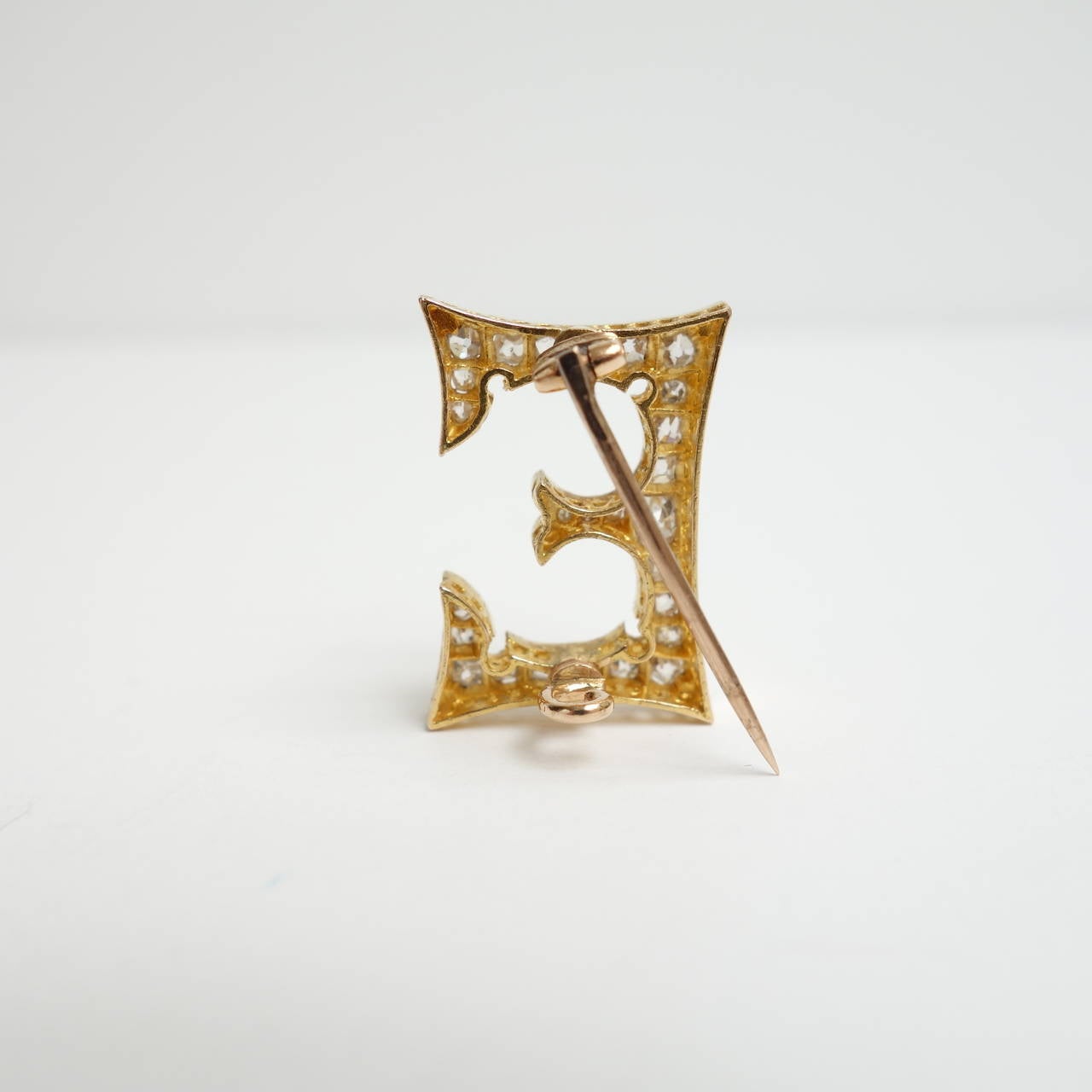 Women's Gorgeous Victorian Diamond and Yellow Gold Initial E Pin