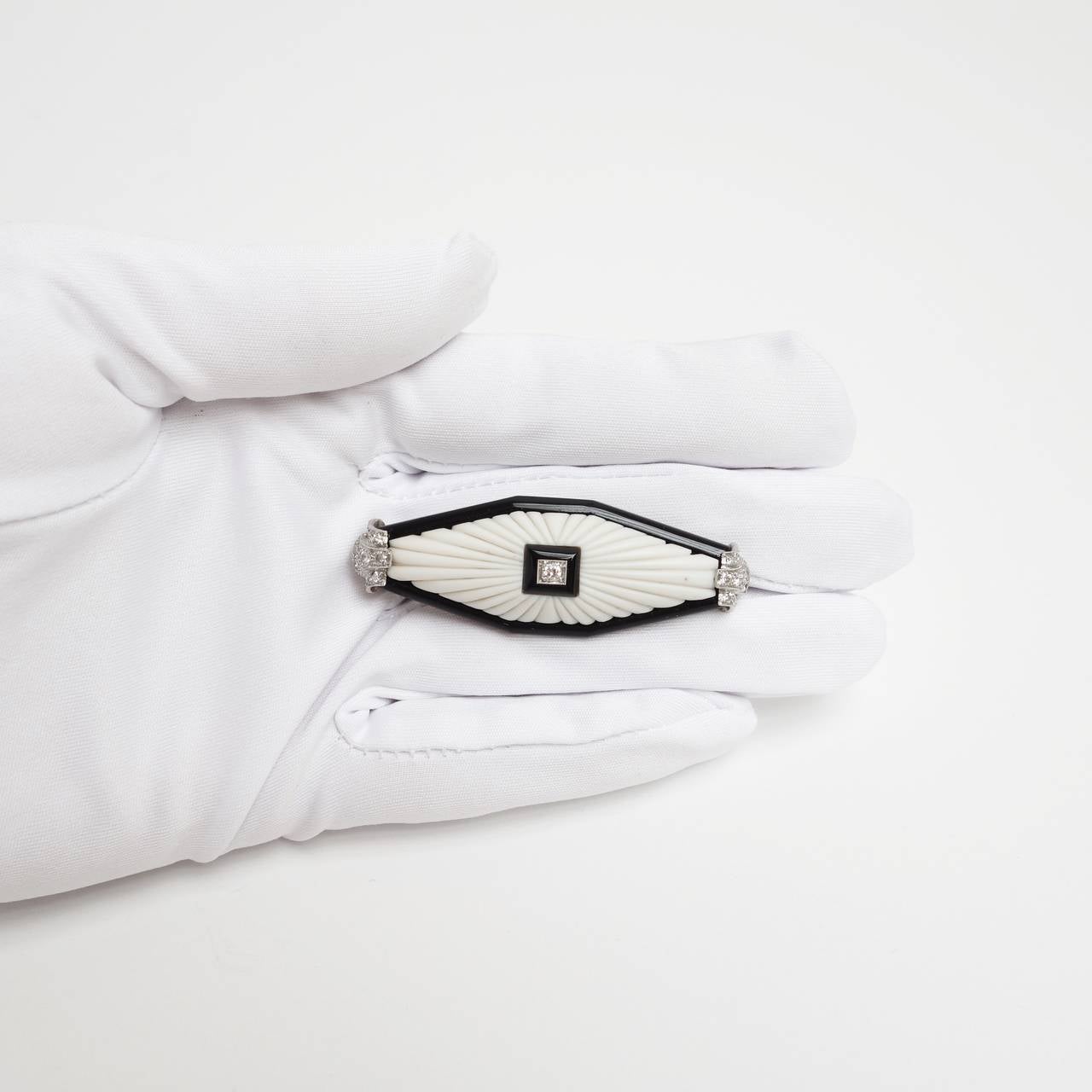 Elegant Art Deco White Coral Black Onyx Diamond Gold Platinum Brooch 3