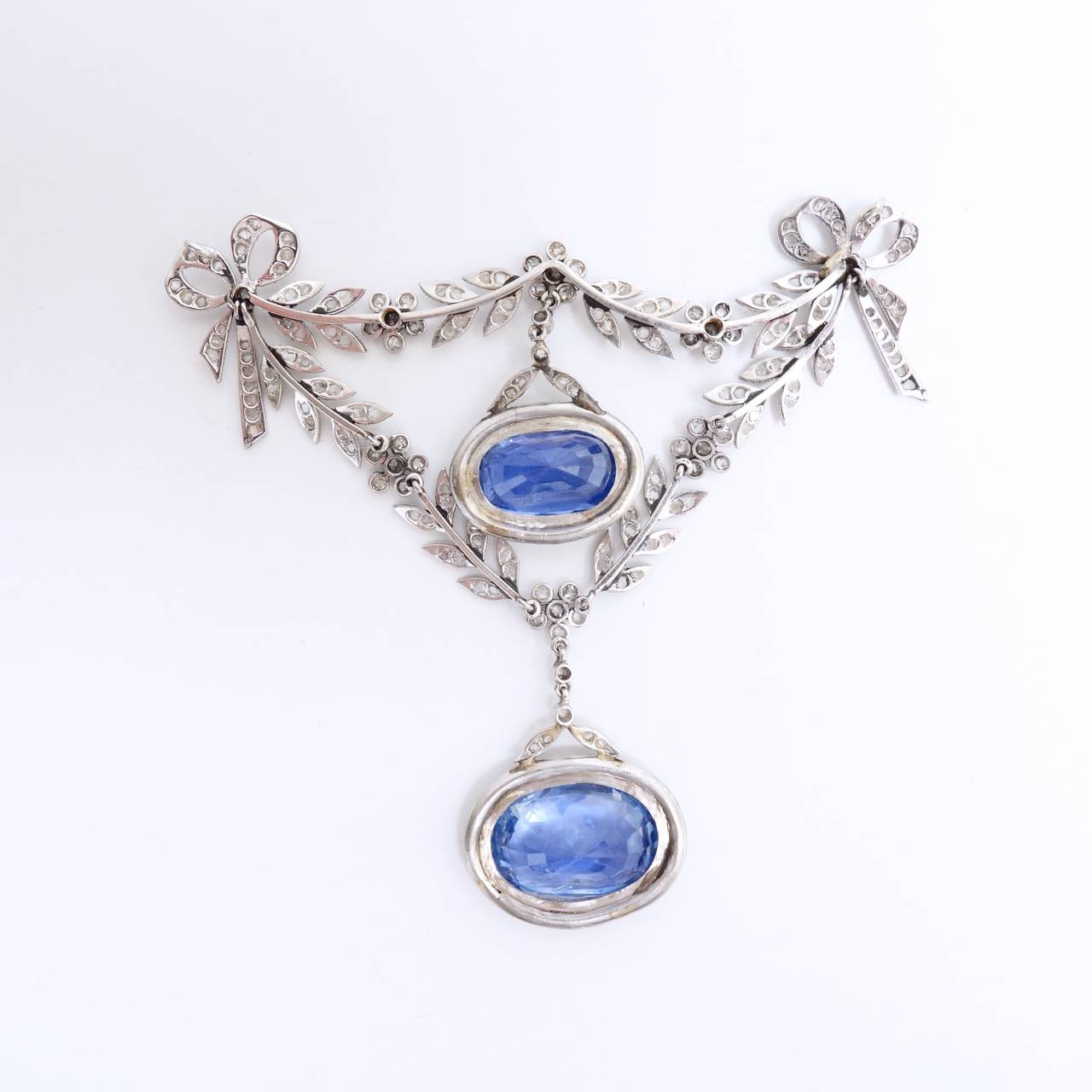 Belle Époque Belle Epoque Certified Ceylon Sapphire Diamond Gold Platinum Brooch Pin For Sale