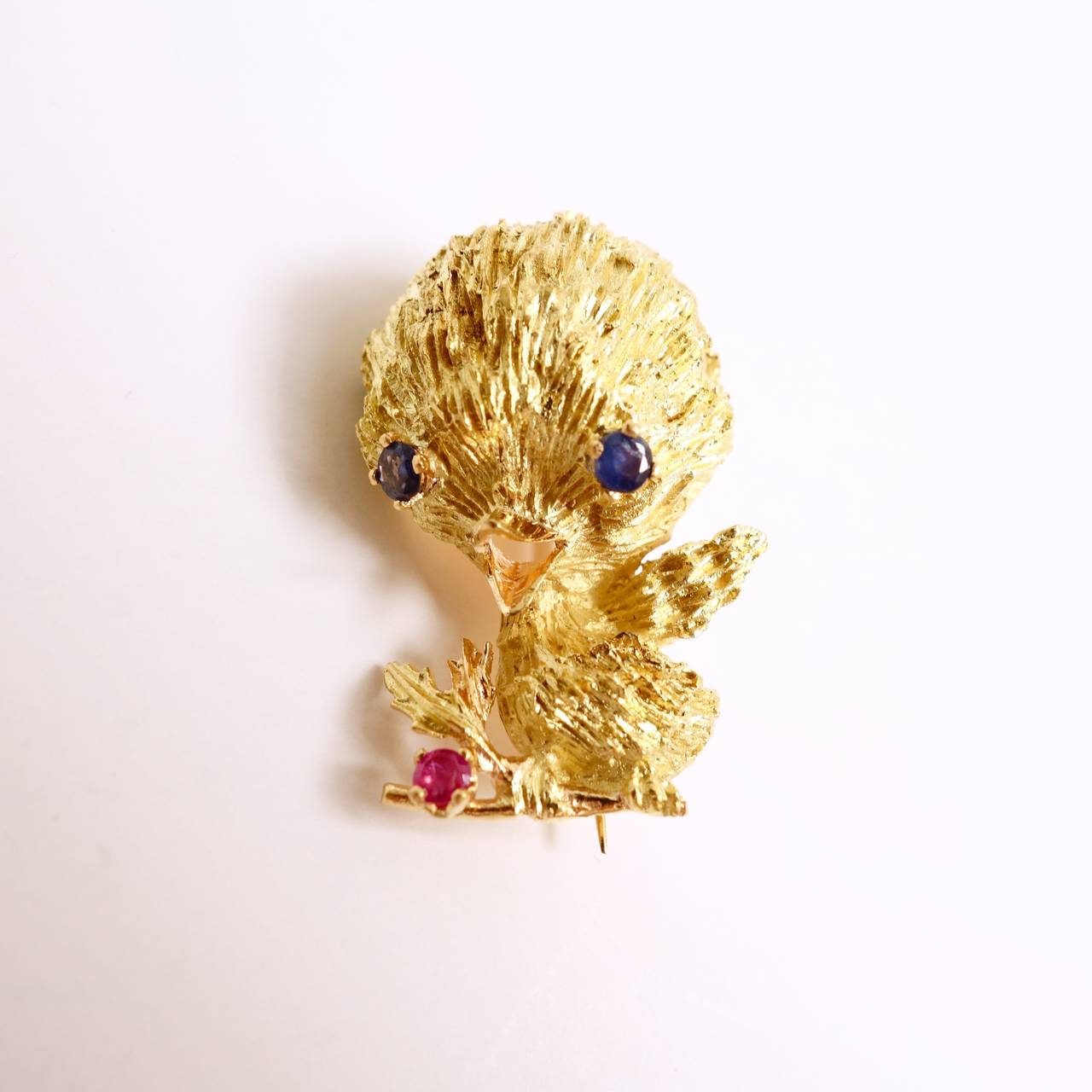 Women's Gold Tweety Bird Brooch