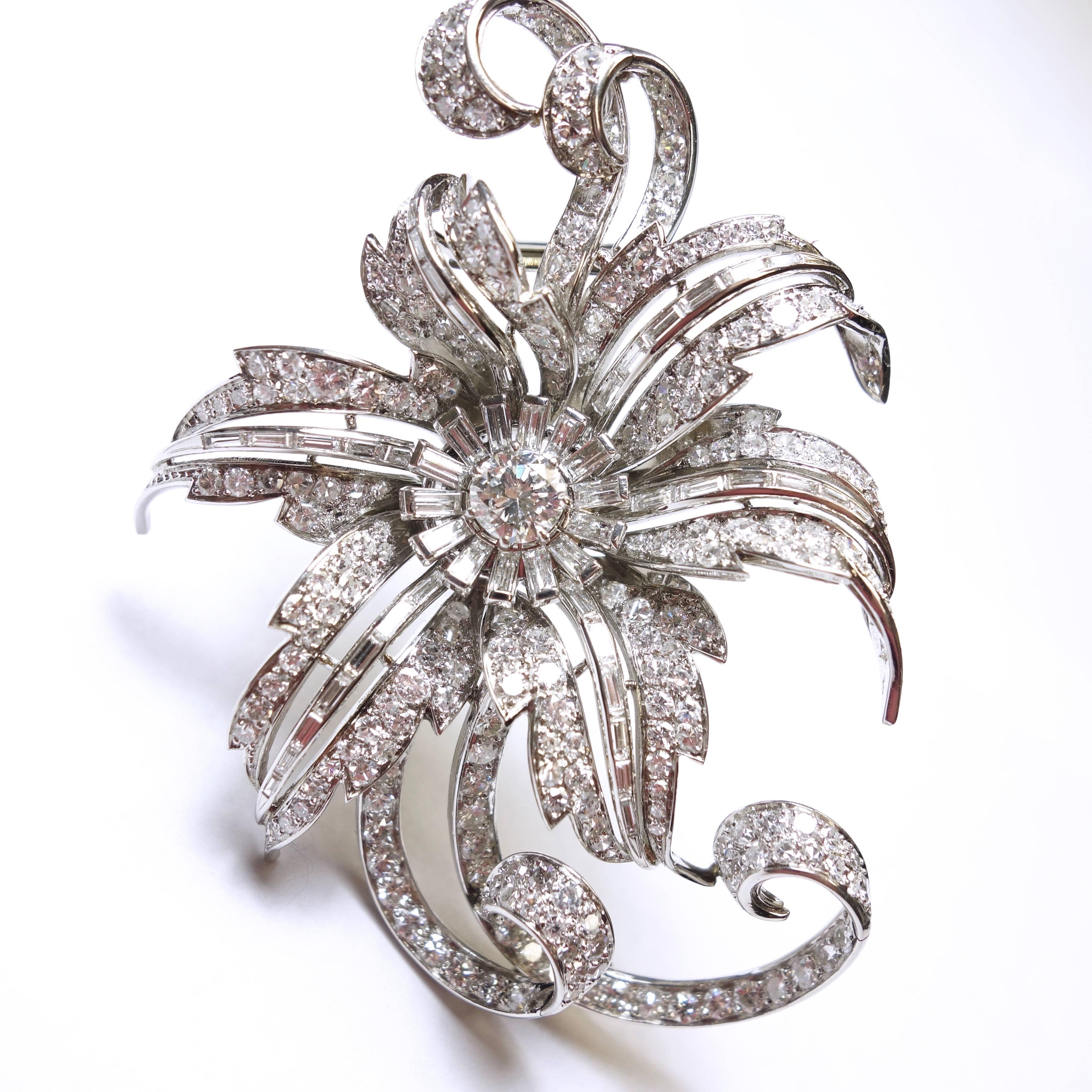 1950s French 10 Carats of Diamonds Platinum Large Flower Brooch In Excellent Condition In Agoura Hills, CA