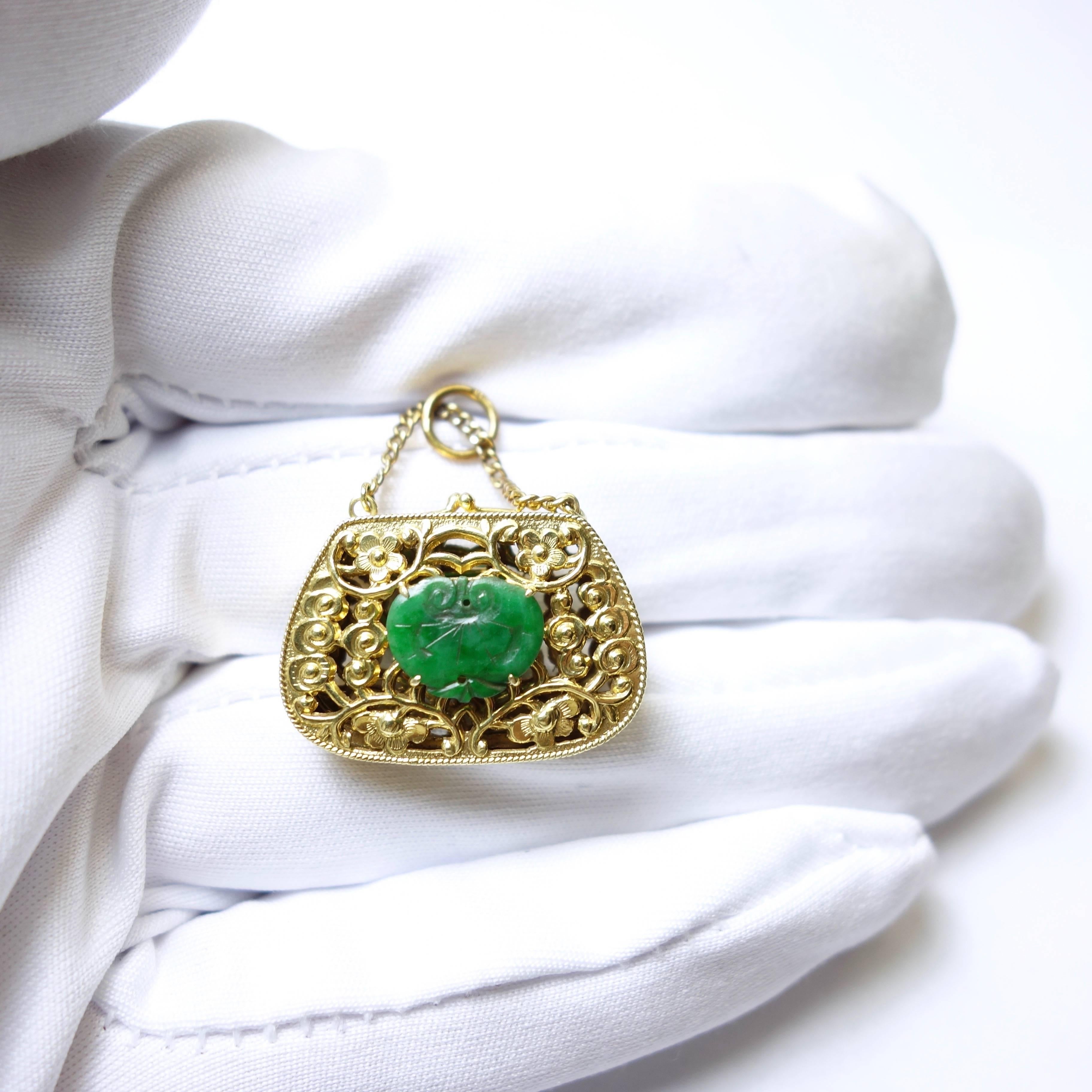 Jade Gold Purse Charm In Excellent Condition In Agoura Hills, CA