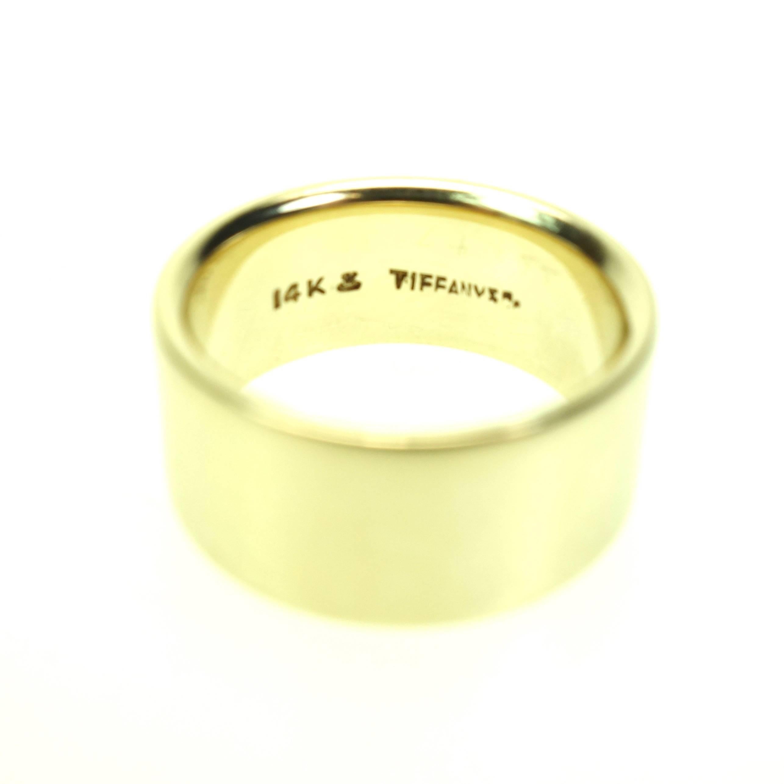 Rare vintage Tiffany & Co 14K yellow gold wedding band.
Weight: 7.8 grams
Size: 4.5
Marked: Tiffany & Co 14K
Condition: Excellent pre-owned. Professionaly cleaned and polished. 
