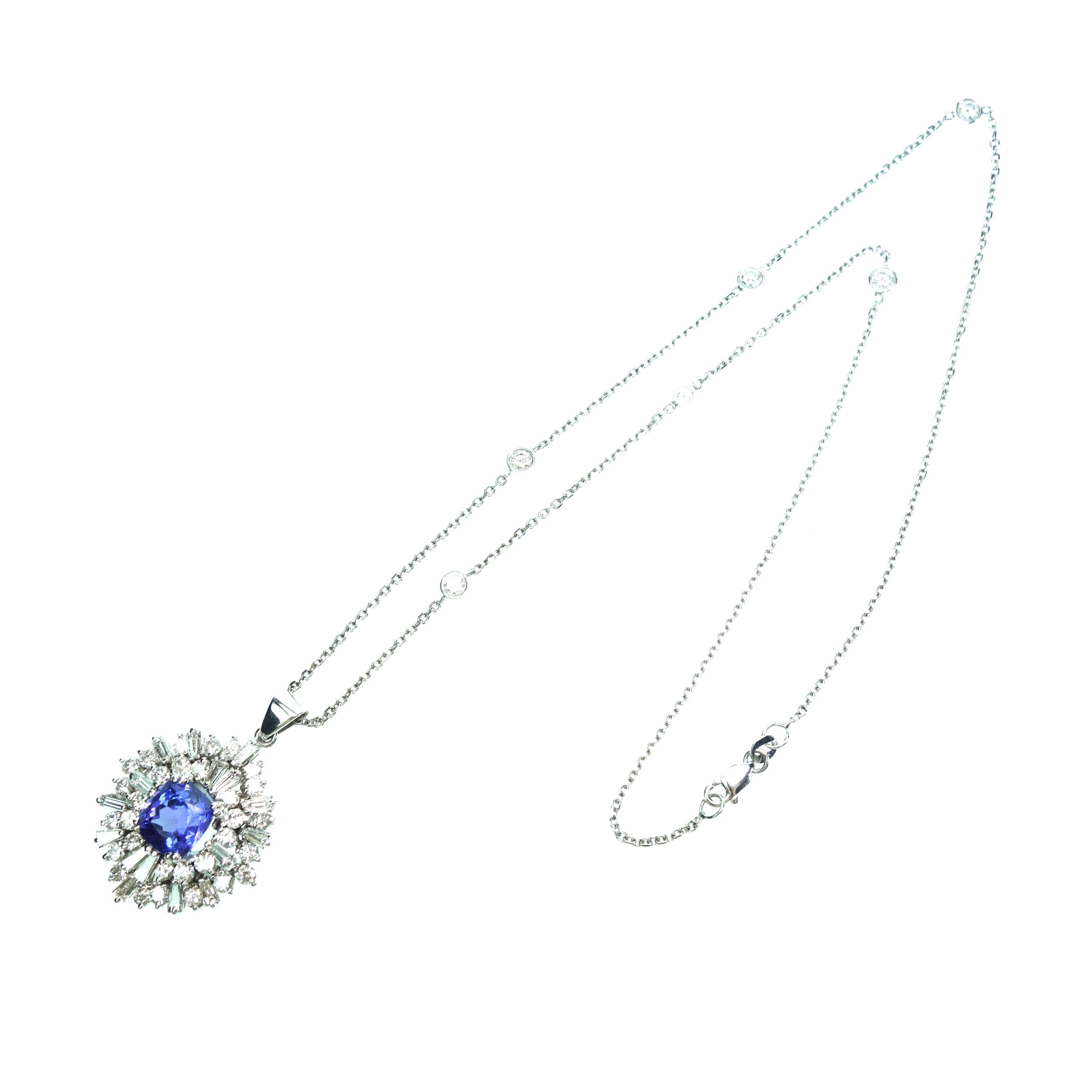 Gorgeous Tanzanite Diamond Gold Pendant Necklace In Excellent Condition For Sale In Agoura Hills, CA