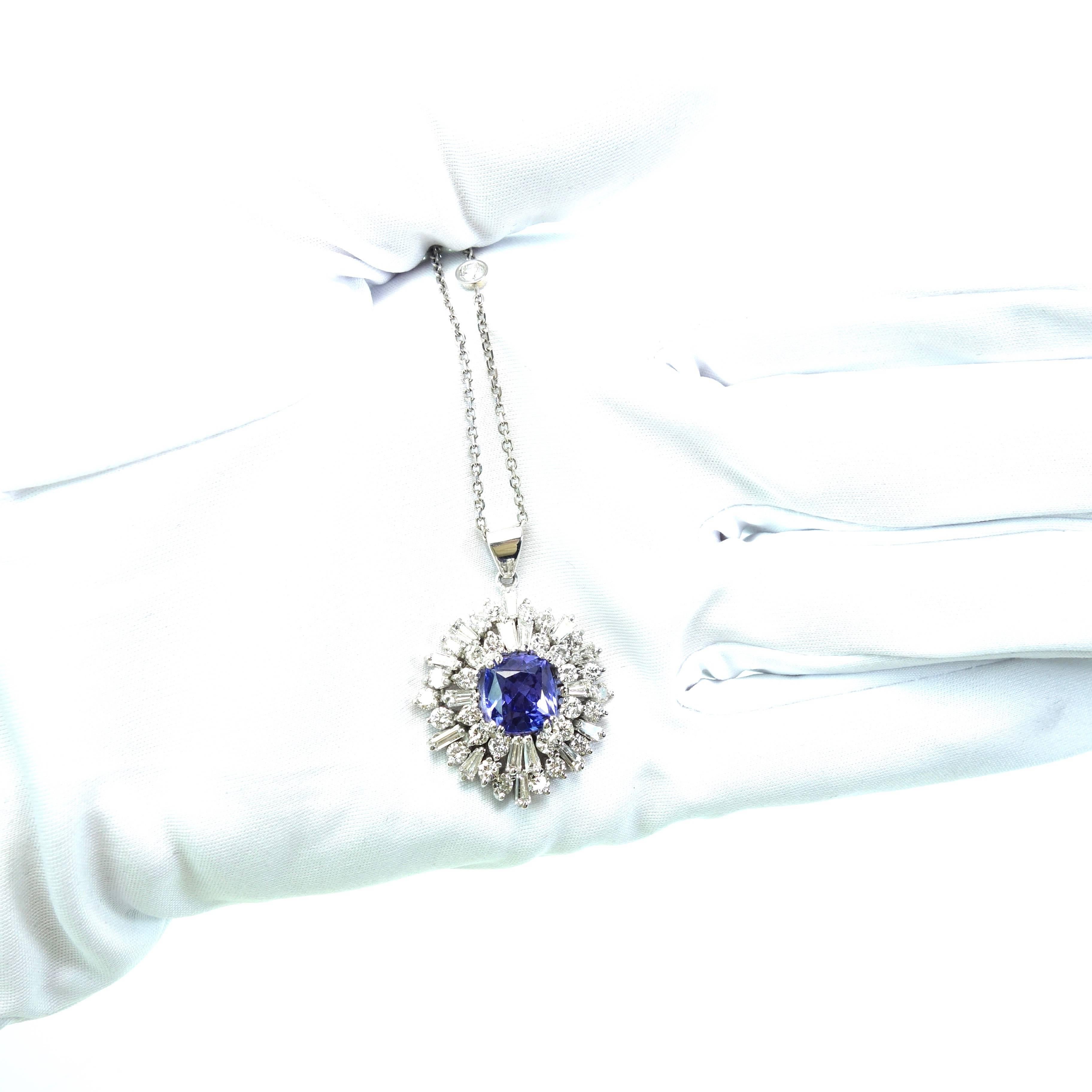 Women's or Men's Gorgeous Tanzanite Diamond Gold Pendant Necklace For Sale