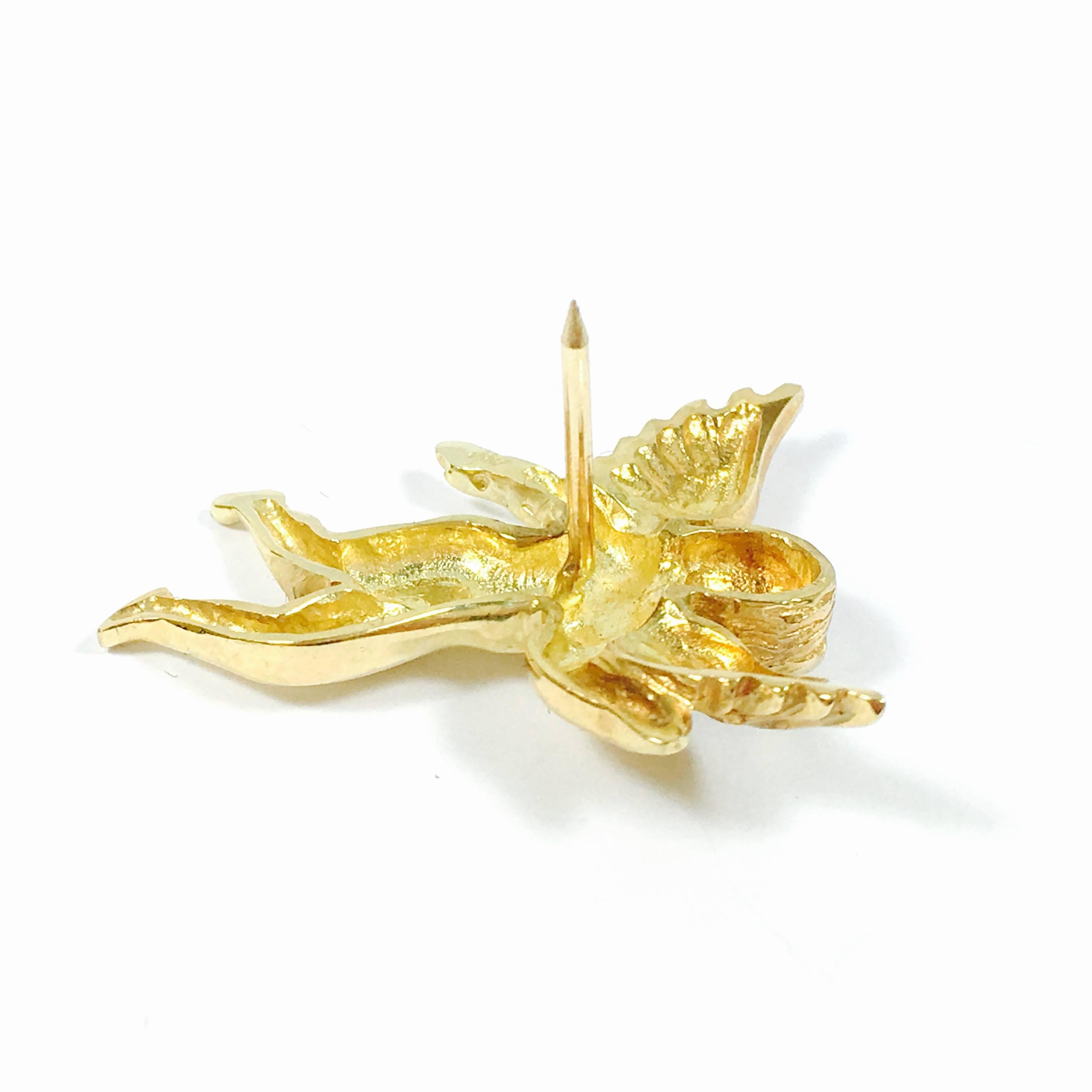 14K yellow gold angel tie pin form circa 1950's. 
Measurements: 30 x 26 mm
Weight: 6.2 grams
