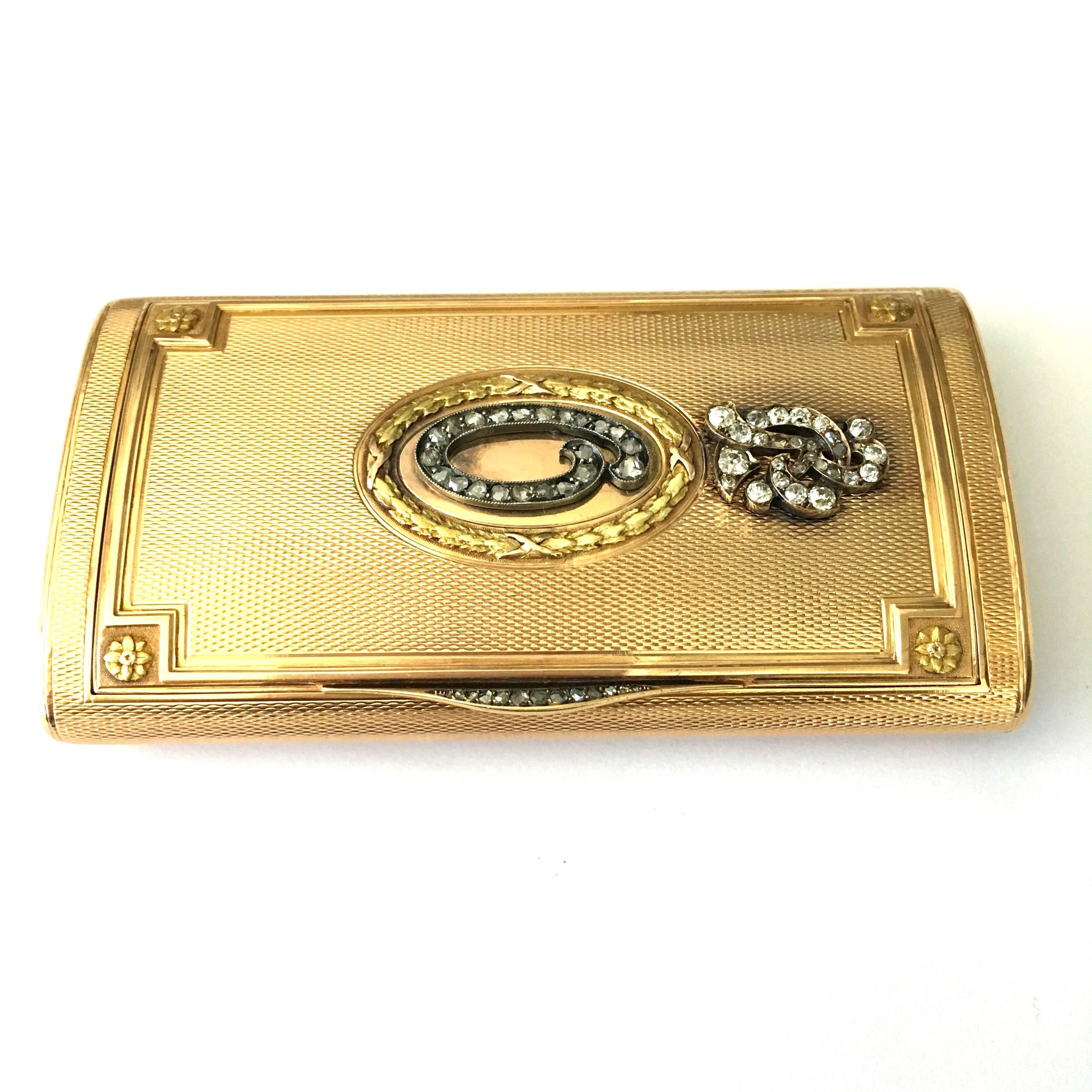 LACLOCHE FRÈRES 18K try-color gold vanity case with rose cut old mine cut diamonds. Rounded rectangular form with a hinged lid opening, diamond set initials.
Signed ‘Lacloche Frères Paris 15 Rue De La Paix, Paris’, numbered 5375, French assay