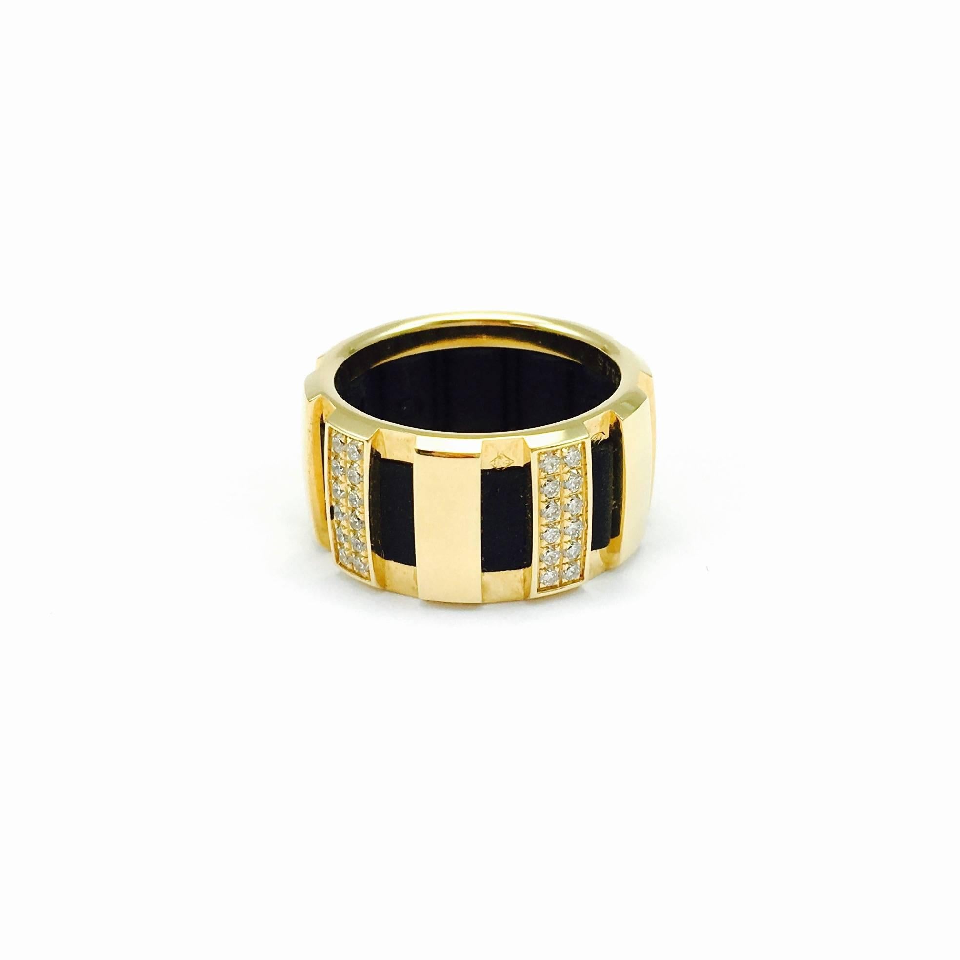 Magnificent yellow gold "Class One" ring decorated with black rubber, enhanced by a delicate brilliant cut diamonds pavement.  
Marked: 750 Chaumet 705545
Size: 50  US 5
Width: 10 mm
Weight: 8.4 grams
Condition: Excellent. Original