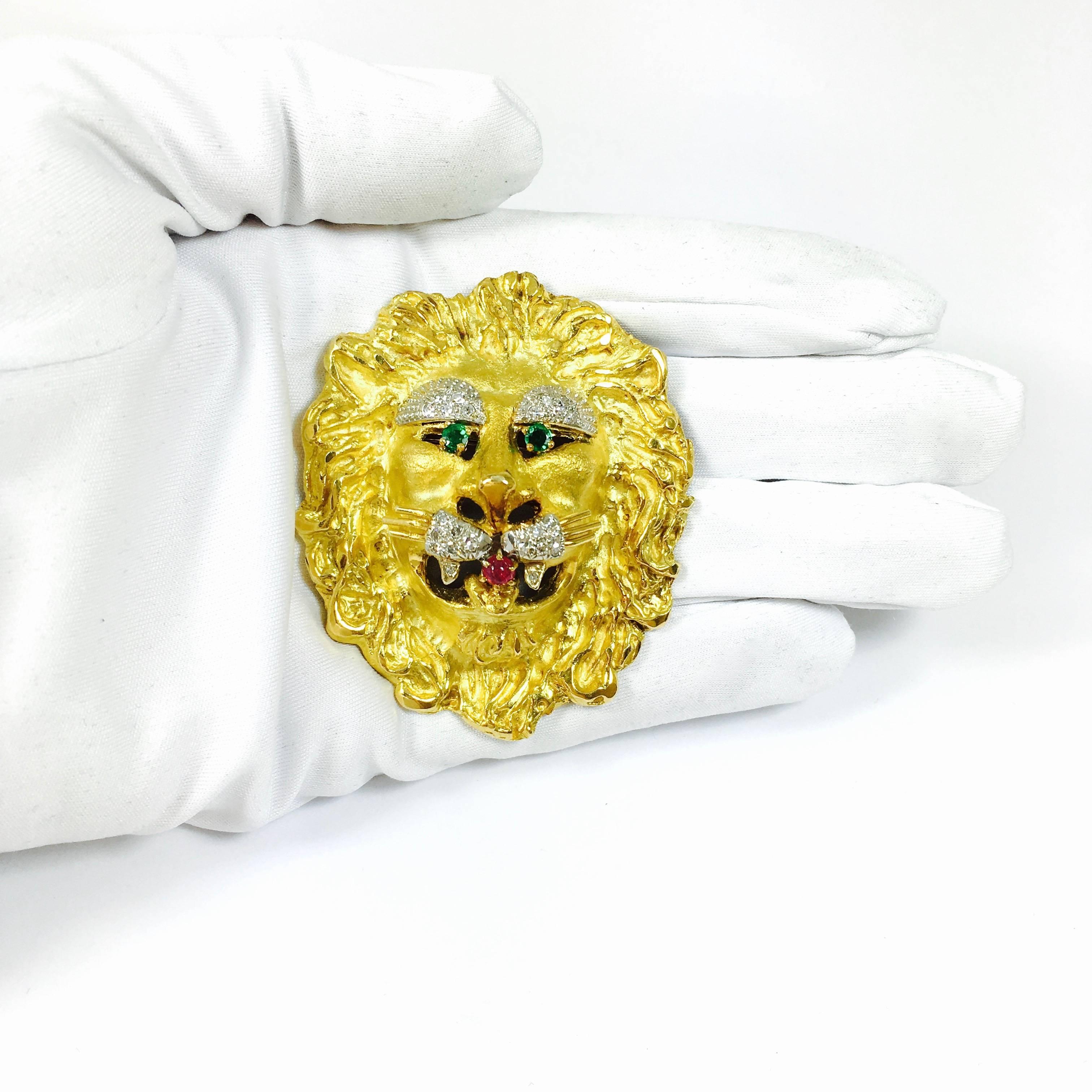 Women's or Men's Hammerman Brothers Emerald Ruby Diamond Gold Lion Pendant Brooch For Sale