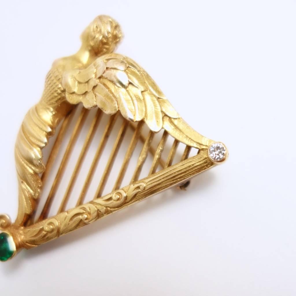 Gorgeous large 14K yellow gold Coat of Arms of Ireland brooch, accented by an approximately 0.50ct cushion shape emerald and an approximately 0.10ct old mine cut diamond. Amazing workmanship, high quality piece. 
Measurements: 31.5 mm W x 41 mm H x