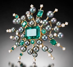 AtelierX Cosmic Cinema Smaragd-Diamant-Brosche, neues Design 2026