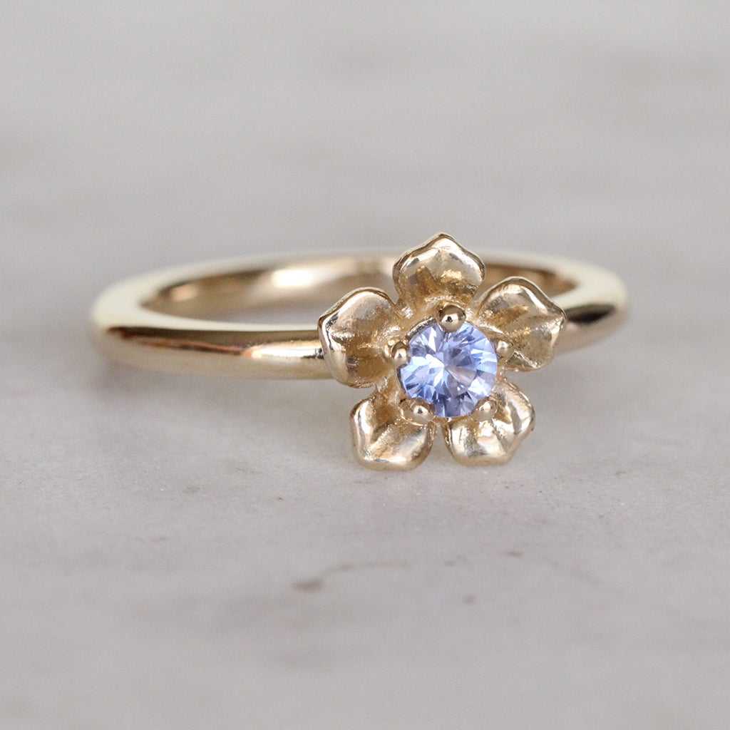 For Sale:  Forget Me Not Ring/ 9ct Yellow Gold, Ceylon Sapphire 2