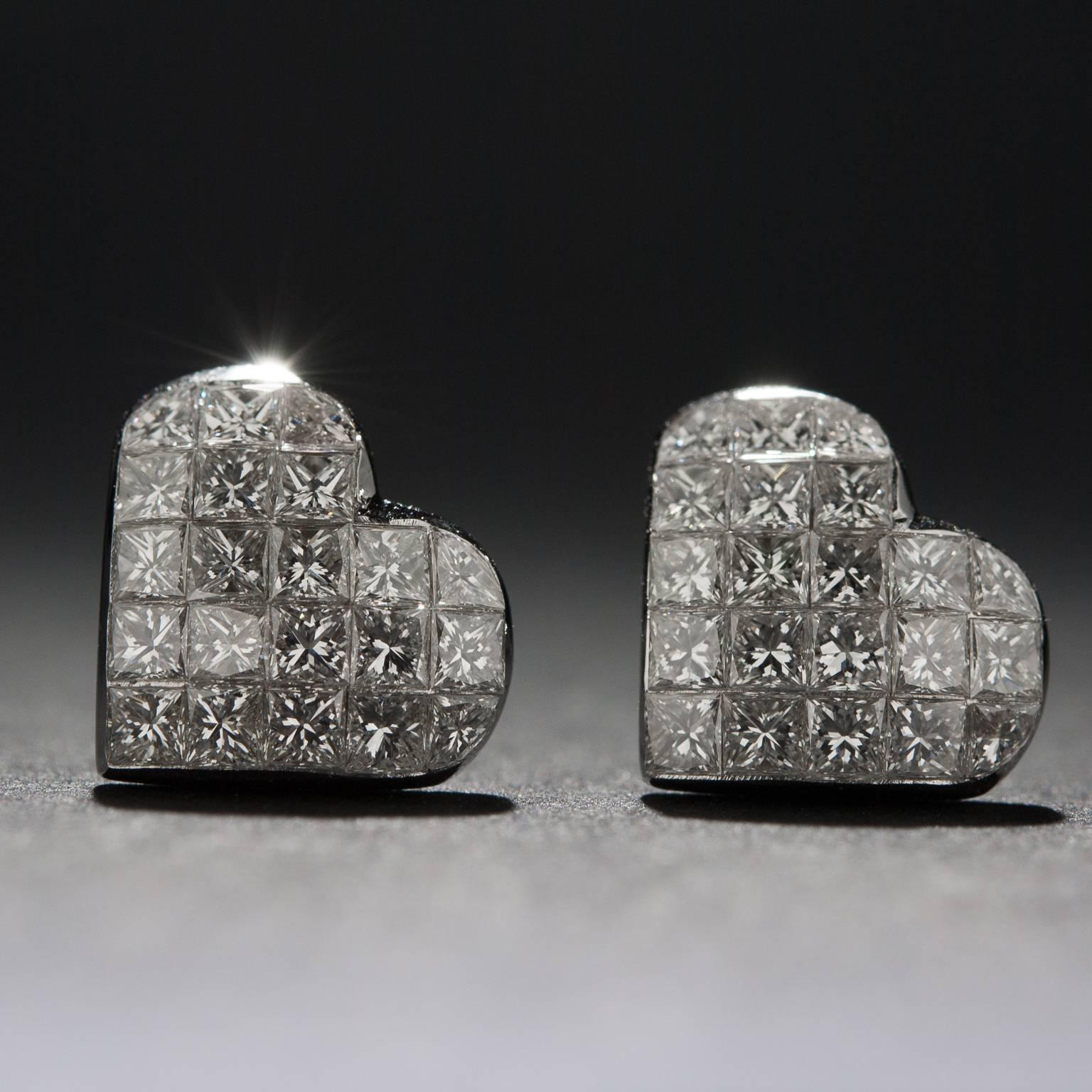 Diamond Gold Heart Earrings In New Condition For Sale In Carmel, CA