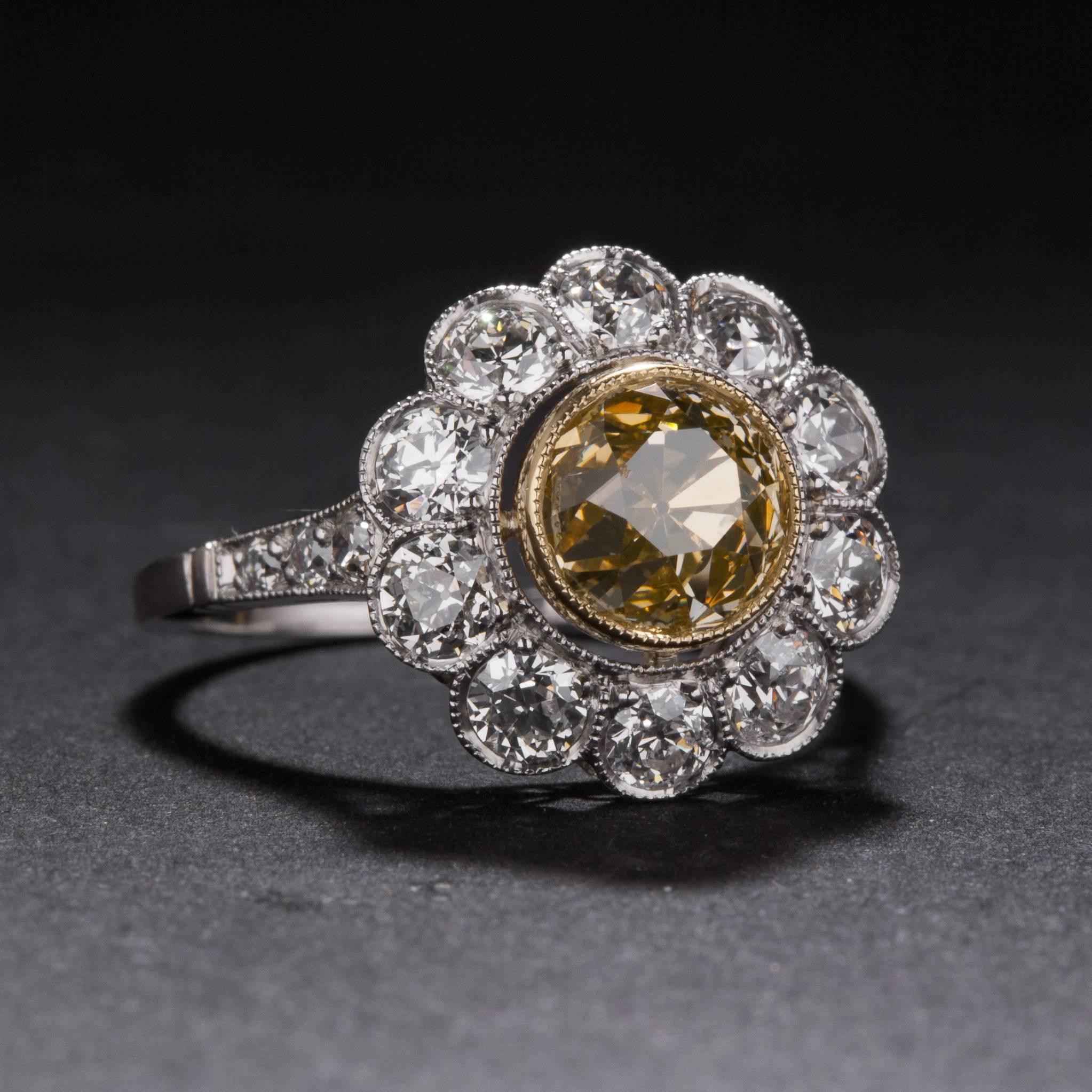 1920s Art Deco 1.64ct Fancy Yellow Diamond Ring In Excellent Condition For Sale In Carmel, CA
