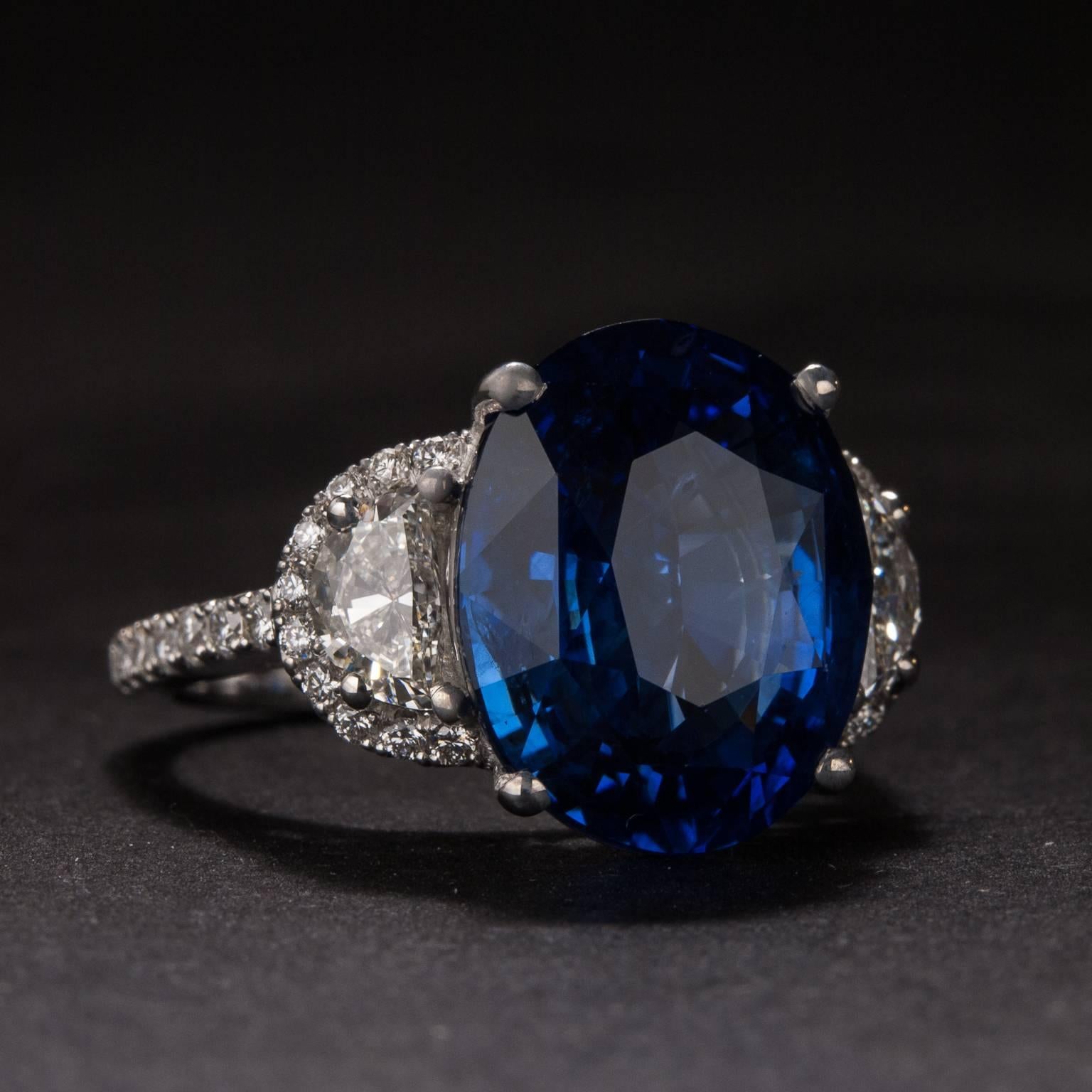 Contemporary 10.22ct Sapphire and Diamond Ring For Sale