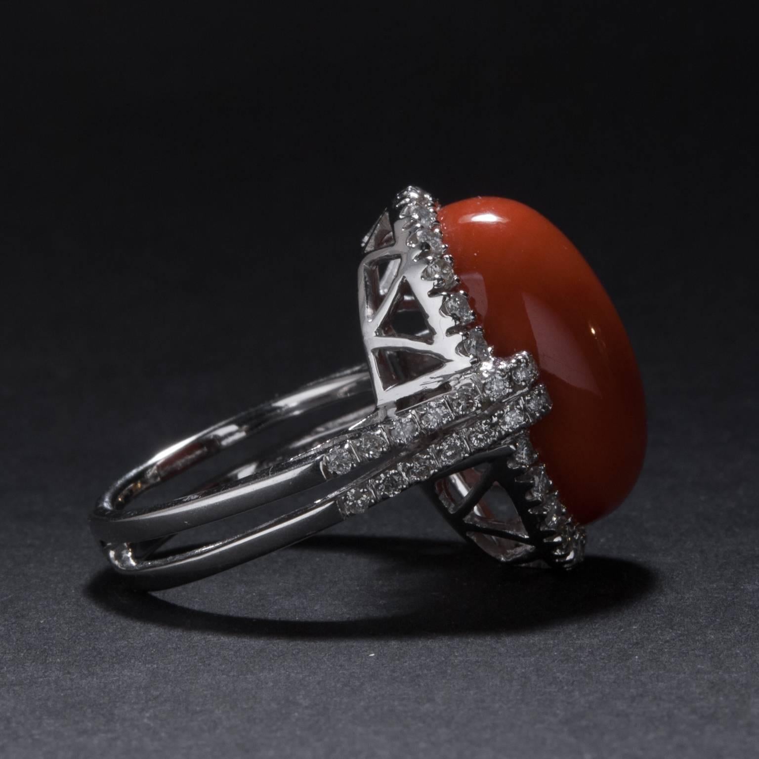 Coral and Diamond Ring in Gold In Excellent Condition For Sale In Carmel, CA