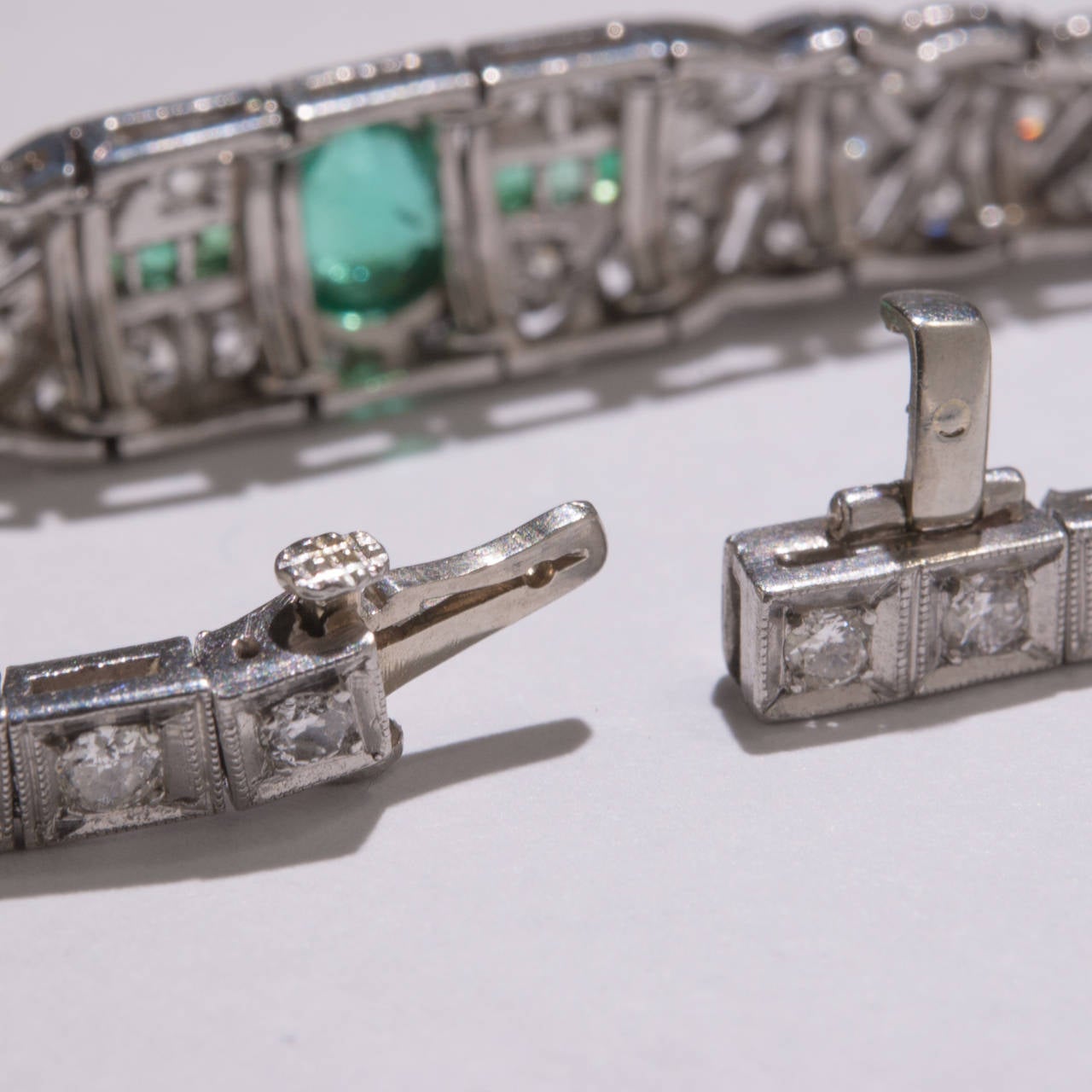 Art Deco Emerald and Diamond Bracelet For Sale 3
