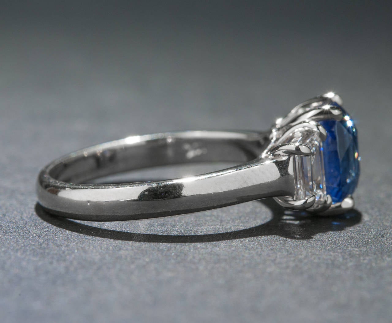Contemporary 1960s 2.54 Carat Sapphire Diamond Ring For Sale