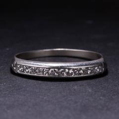 1930s Art Deco Diamond Platinum Band Ring