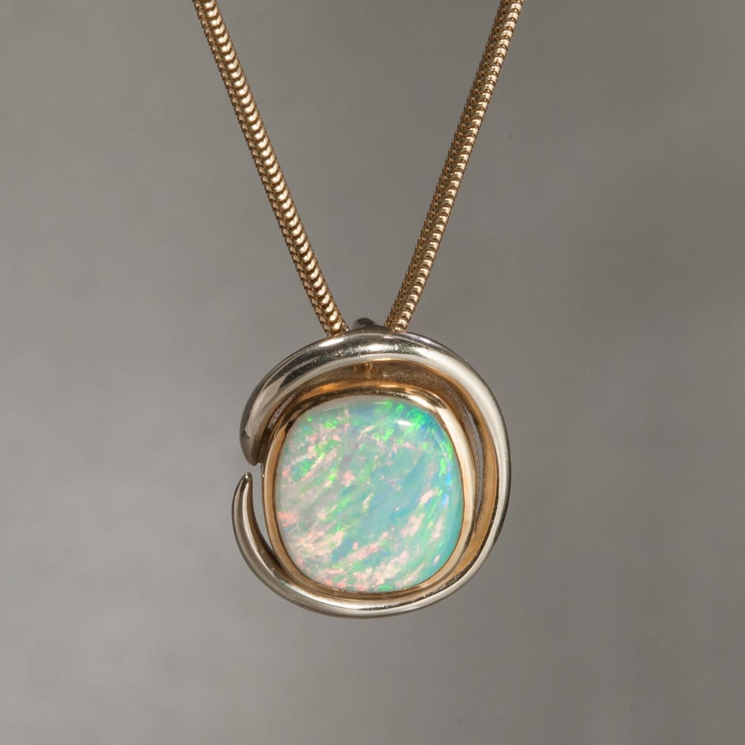 1970s 5.00 Carat Fire Opal Gold Pendant In Excellent Condition For Sale In Carmel, CA