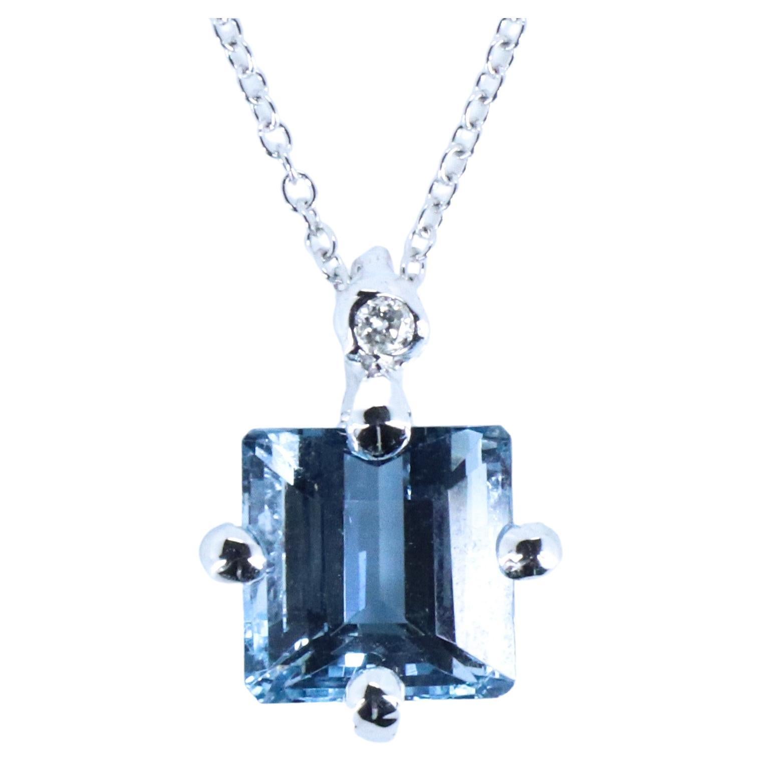 One Off Top Quality Aquamarine Diamond 18K Gold Made in Italy Grounding Pendant For Sale