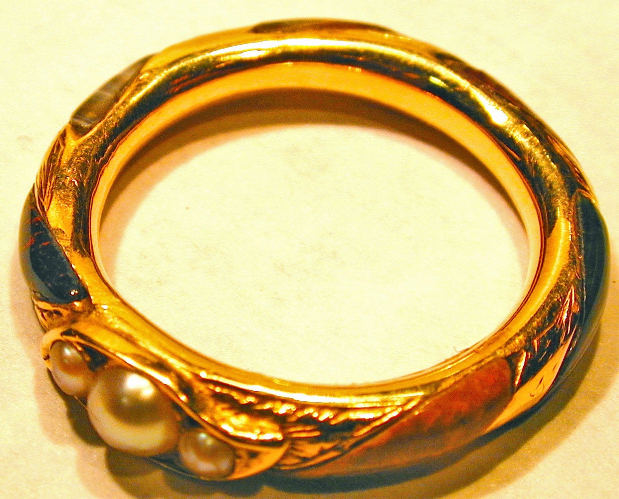 Victorian Scottish Agate Pearl Gold Ring In Excellent Condition In Baltimore, MD