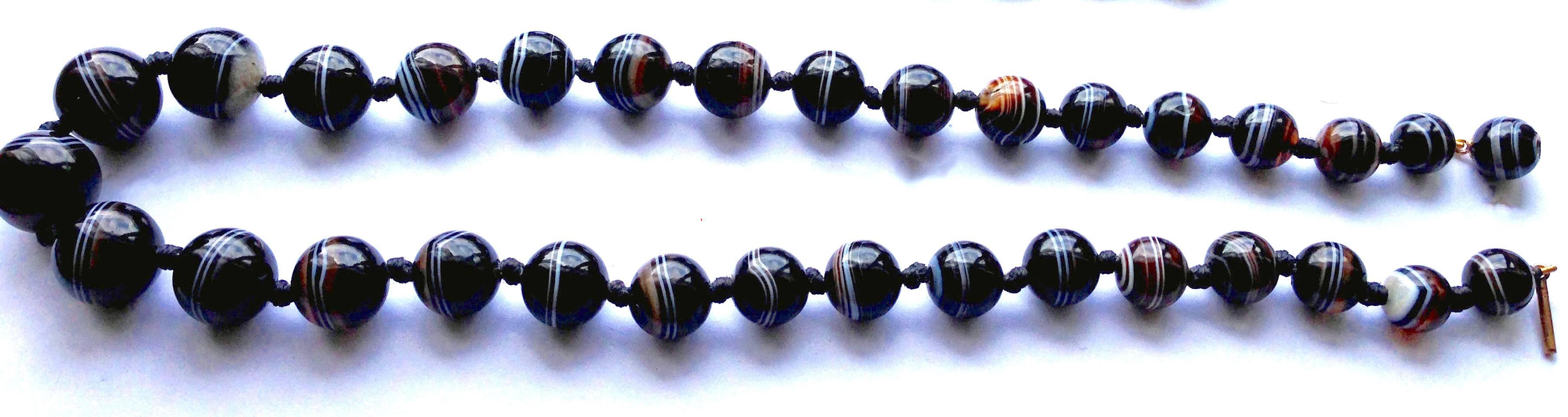 Striking Victorian banded agate bead necklace with a bead clasp is 20