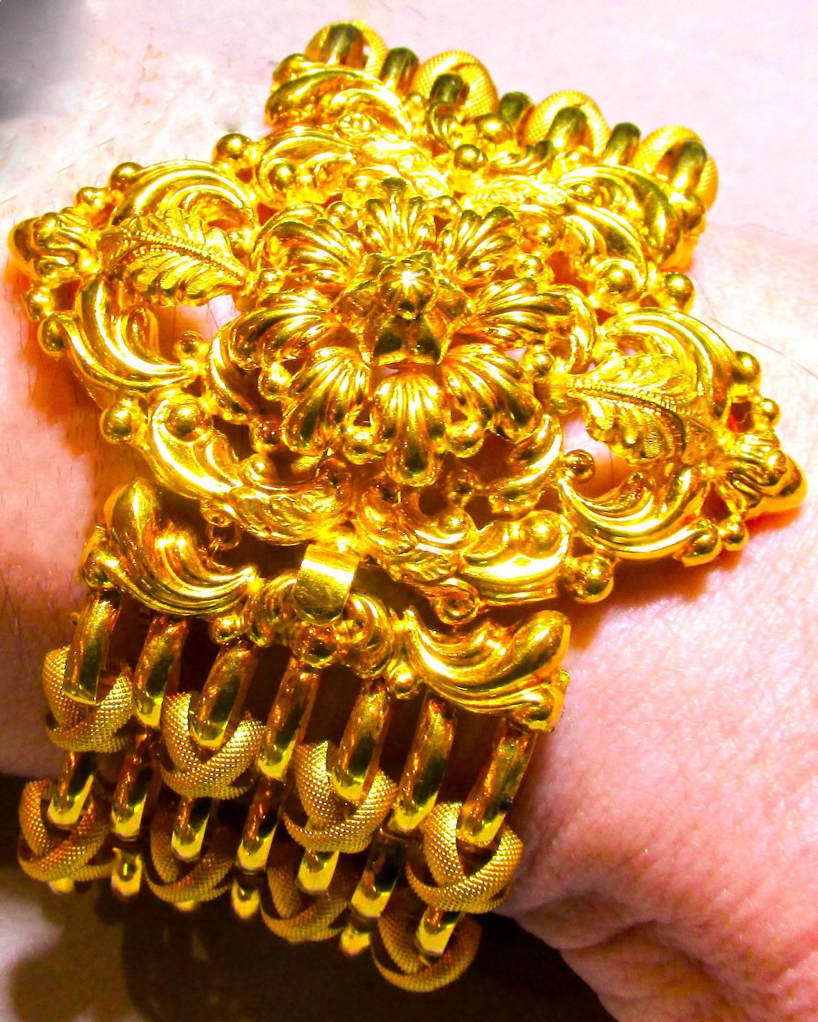 Antique French 18K Gold Cuff Bracelet, c1800bv For Sale 4