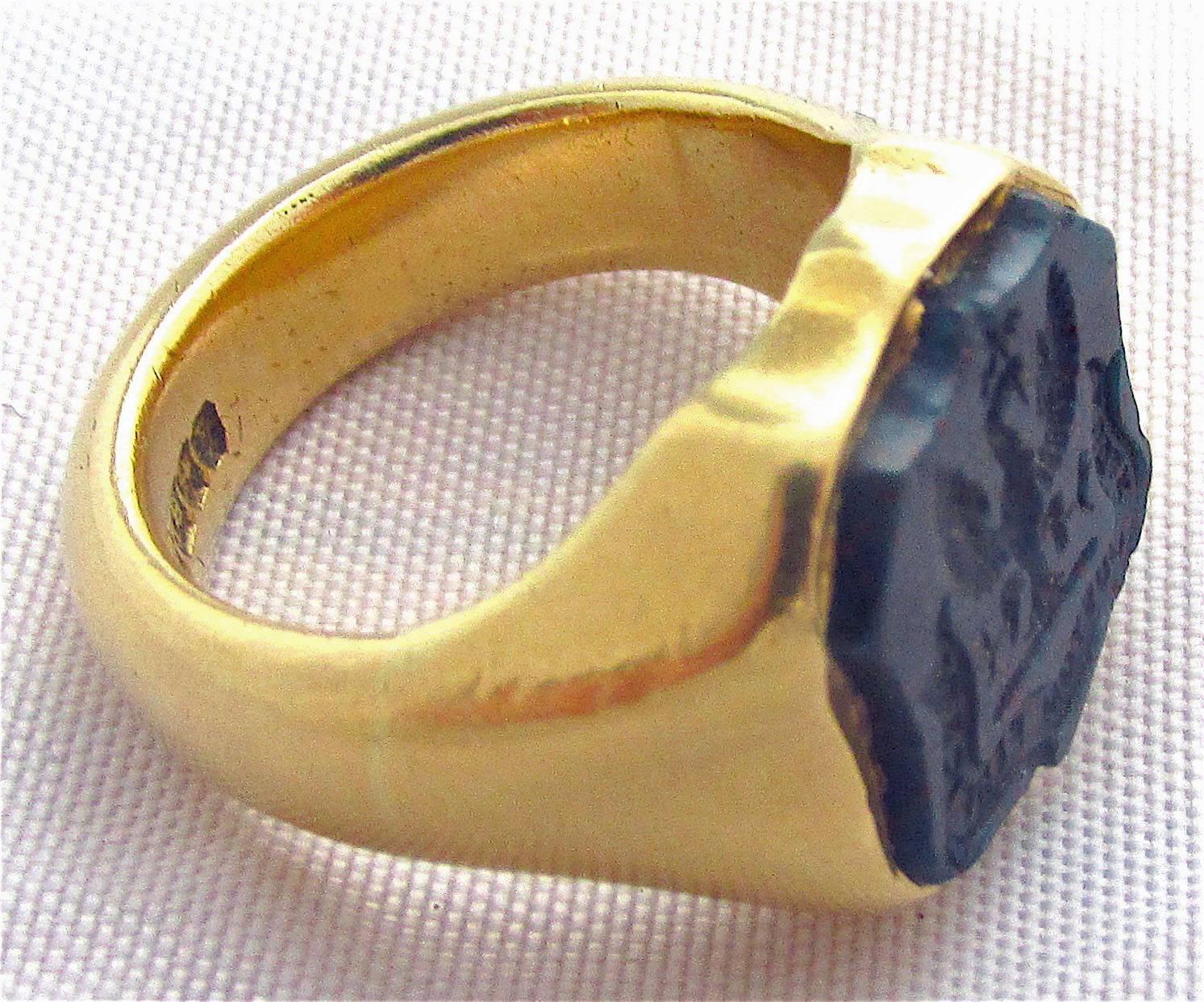 Antique Bloodstone Gold Ring In Excellent Condition In Baltimore, MD