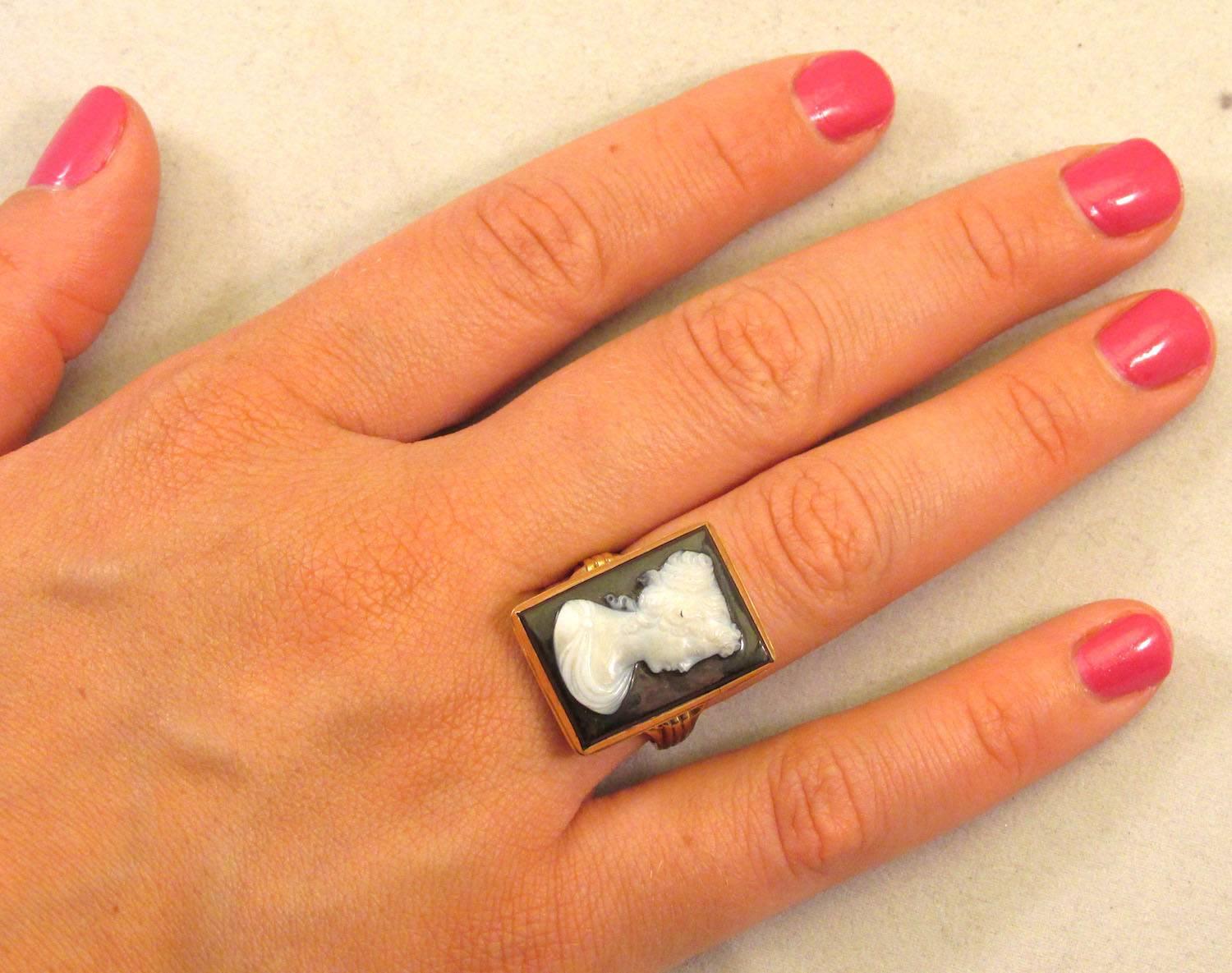 1900s Antique Onyx Cameo Gold Ring 6