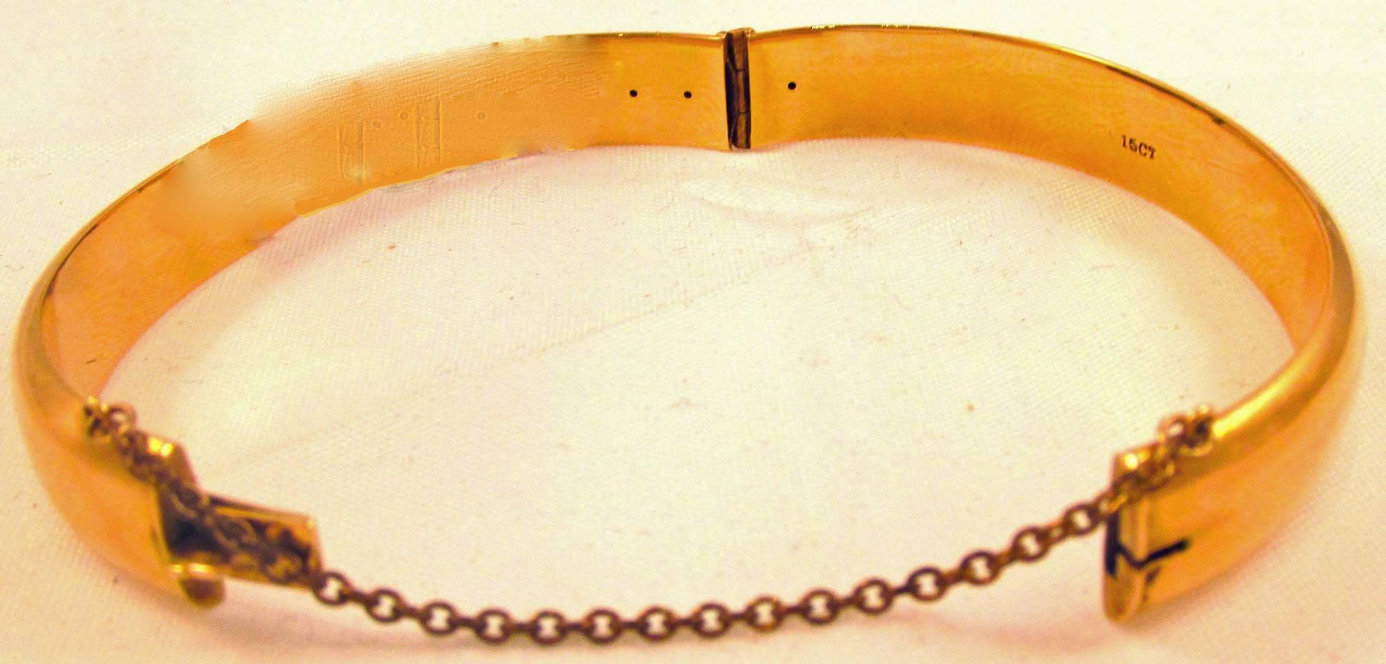 Contemporary Bangle Bracelet in 15 Karat Gold