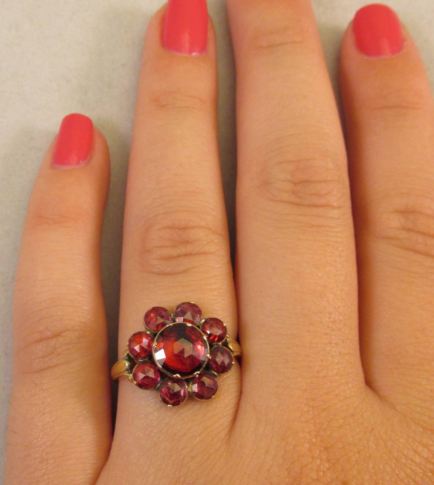 Antike  Granat-Cluster-Ring aus Gold (Viktorianisch)