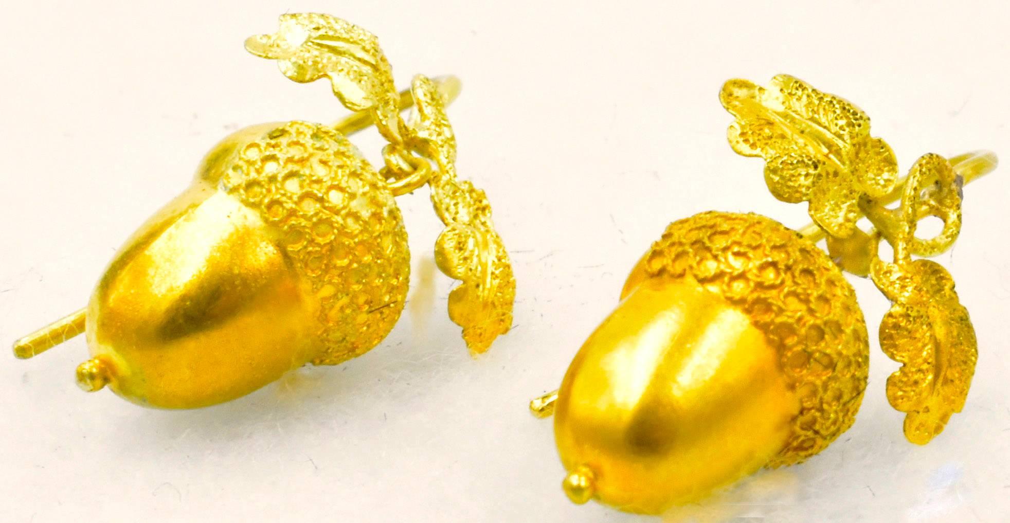Antique Gold Acorn Earrings In Excellent Condition In Baltimore, MD