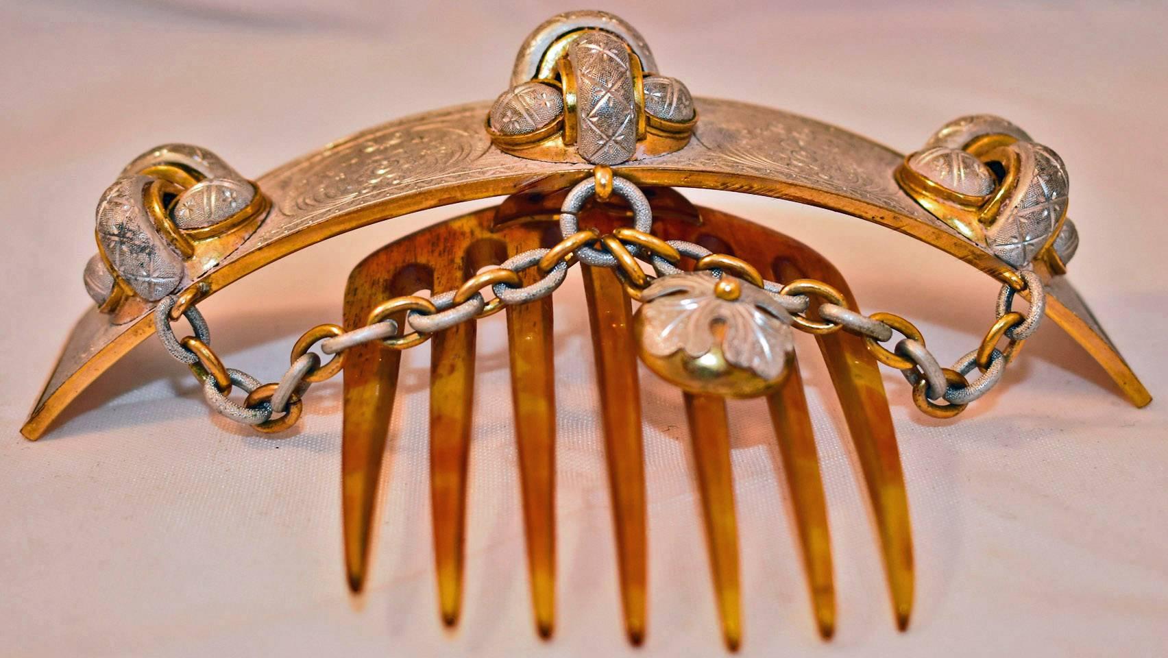 the row comb necklace