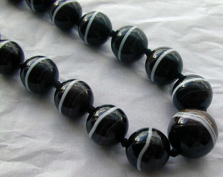 Antique Banded Agate Necklace In Excellent Condition In Baltimore, MD