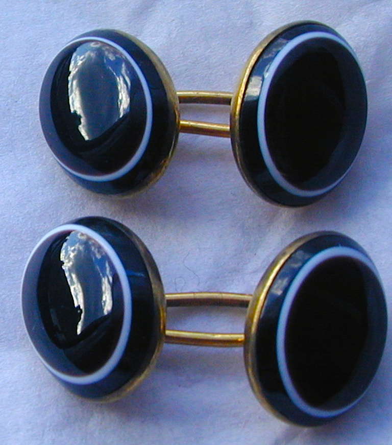 Victorian banded agate cufflinks set in gilt metal. These smart looking double links can be worn by both men and women. Good to share. They measure 5/8