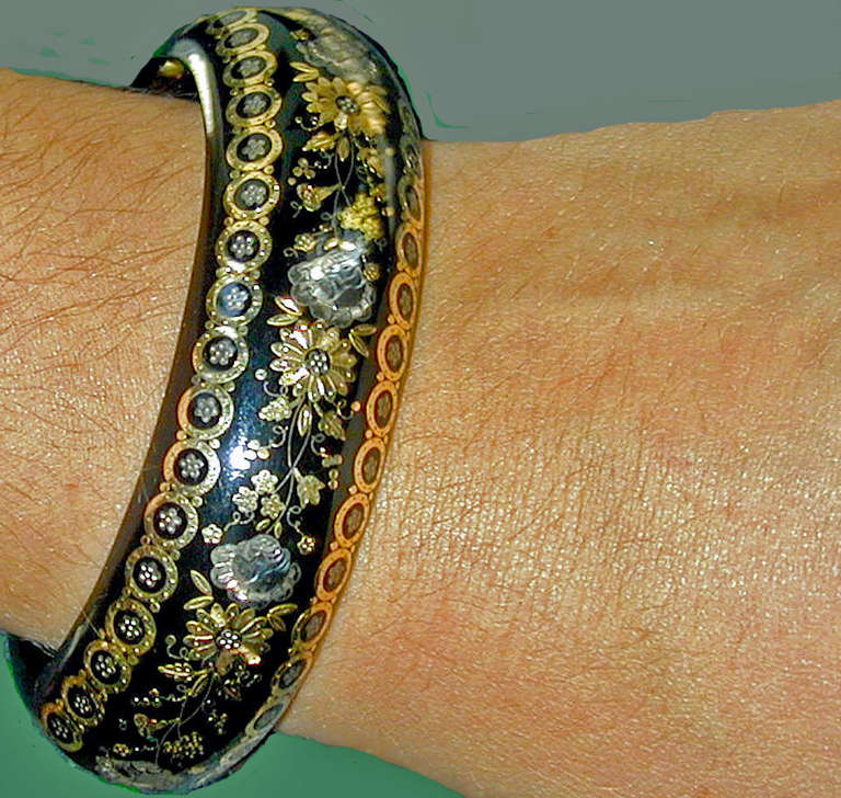 Women's Antique Pique Bangle Bracelet