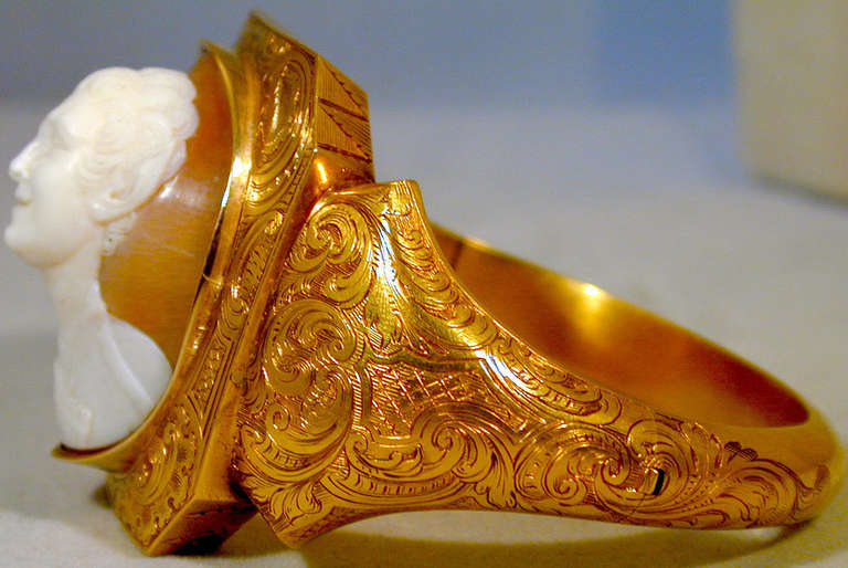 Antique Early Victorian Shell Cameo Gold Bracelet of Pan, circa 1840 In Excellent Condition For Sale In Baltimore, MD