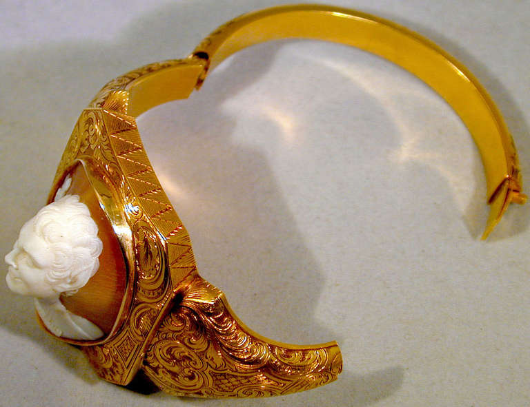 Antique Early Victorian Shell Cameo Gold Bracelet of Pan, circa 1840 For Sale 2