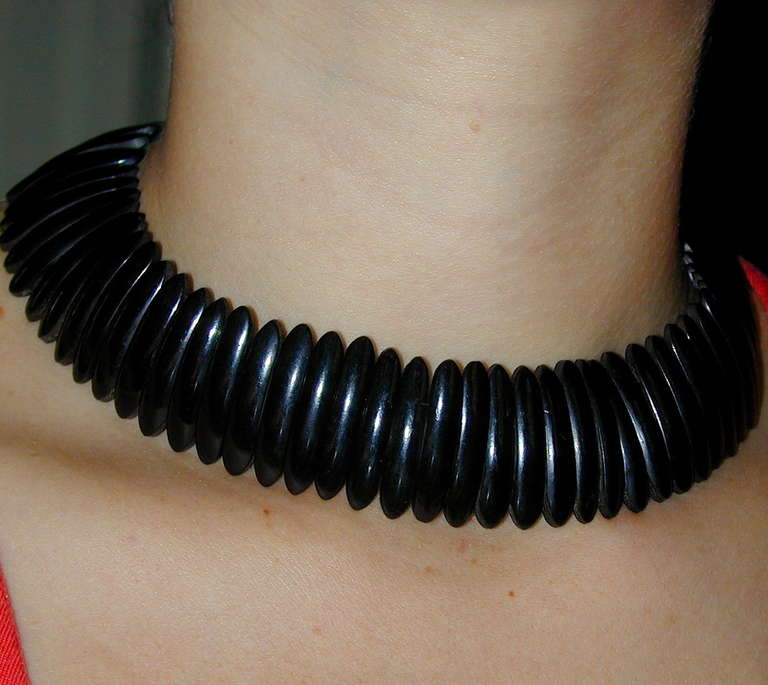 Collana antica di guttaperca In condizioni ottime in vendita a Baltimore, MD