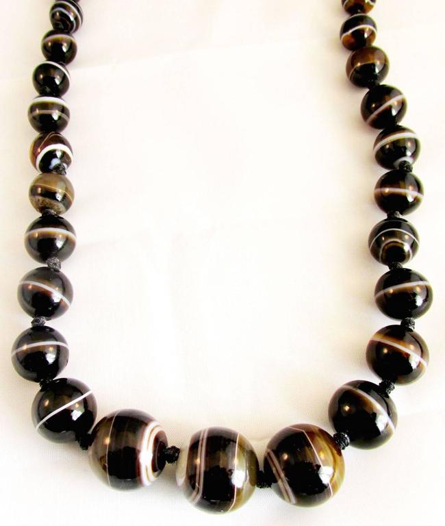 Antique Victorian Banded Agate Bead Necklace For Sale at 1stdibs
