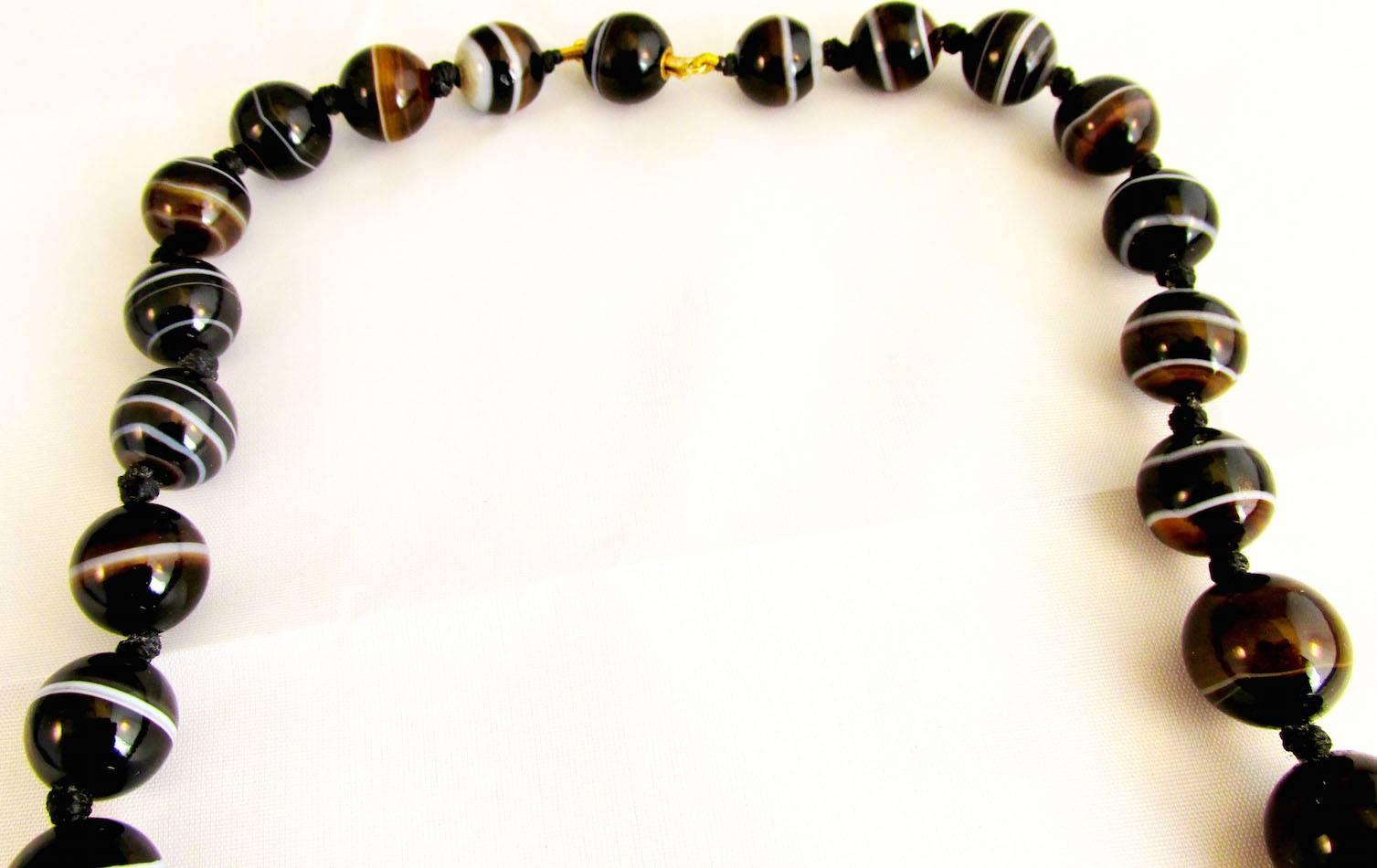 Collier de perles d'agate à bandes, de style victorien ancien Pour femmes en vente