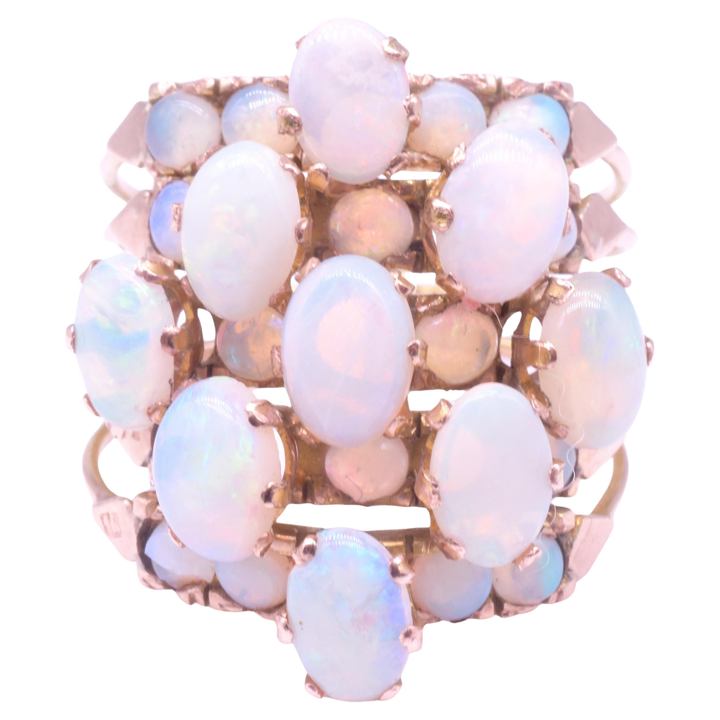 C1940 Anillo de harén de ópalo de 14 quilates en venta